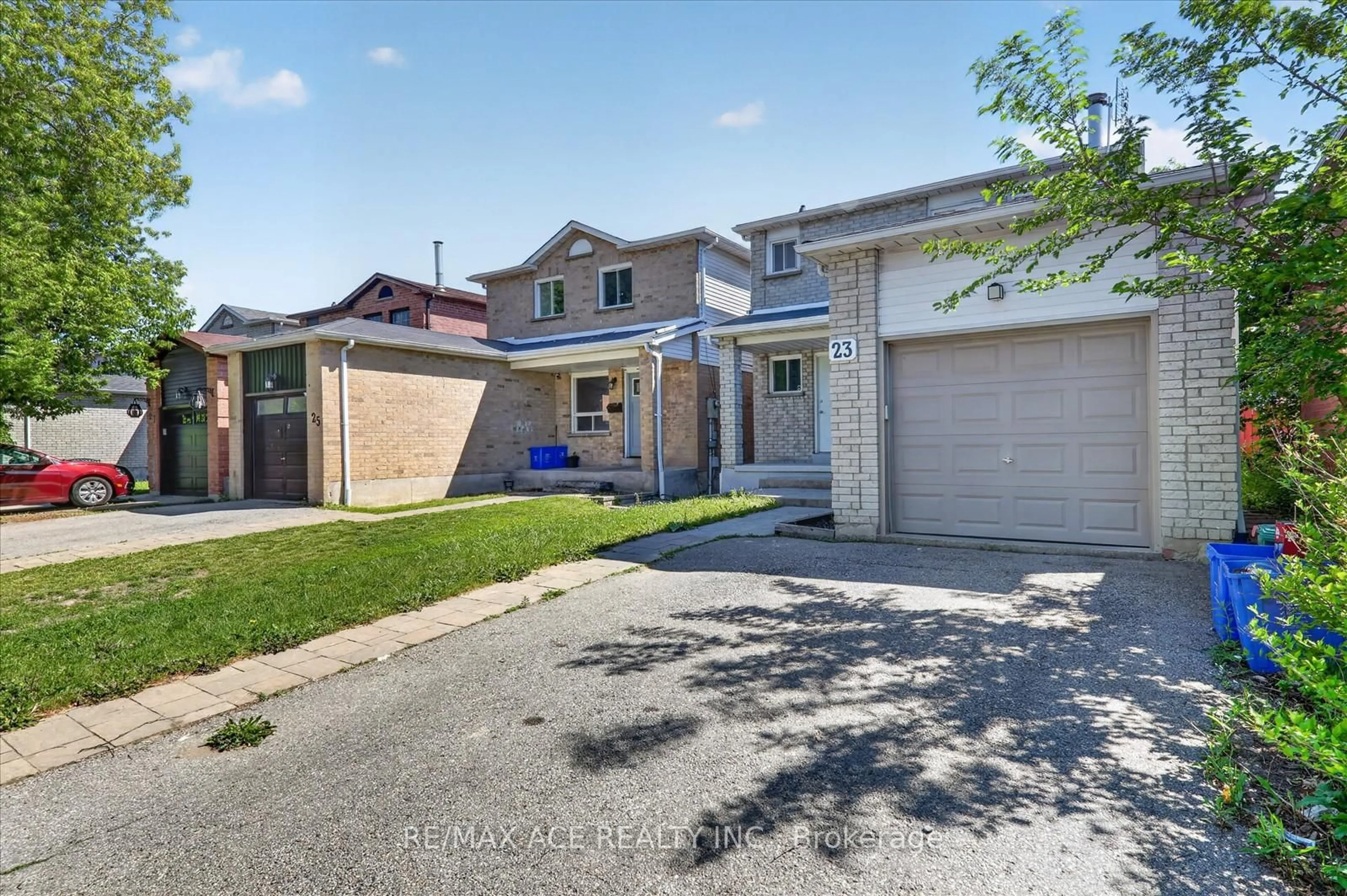 A pic from outside/outdoor area/front of a property/back of a property/a pic from drone, street for 23 Chalmers Cres, Ajax Ontario L1S 5Z5