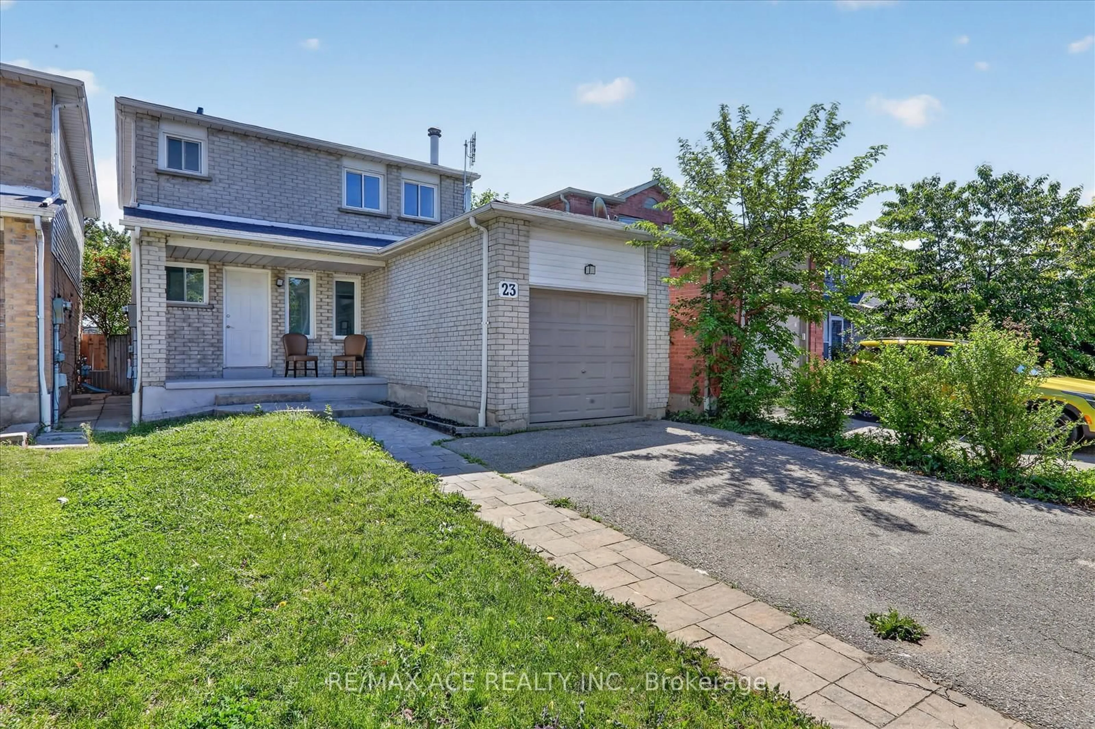A pic from outside/outdoor area/front of a property/back of a property/a pic from drone, street for 23 Chalmers Cres, Ajax Ontario L1S 5Z5