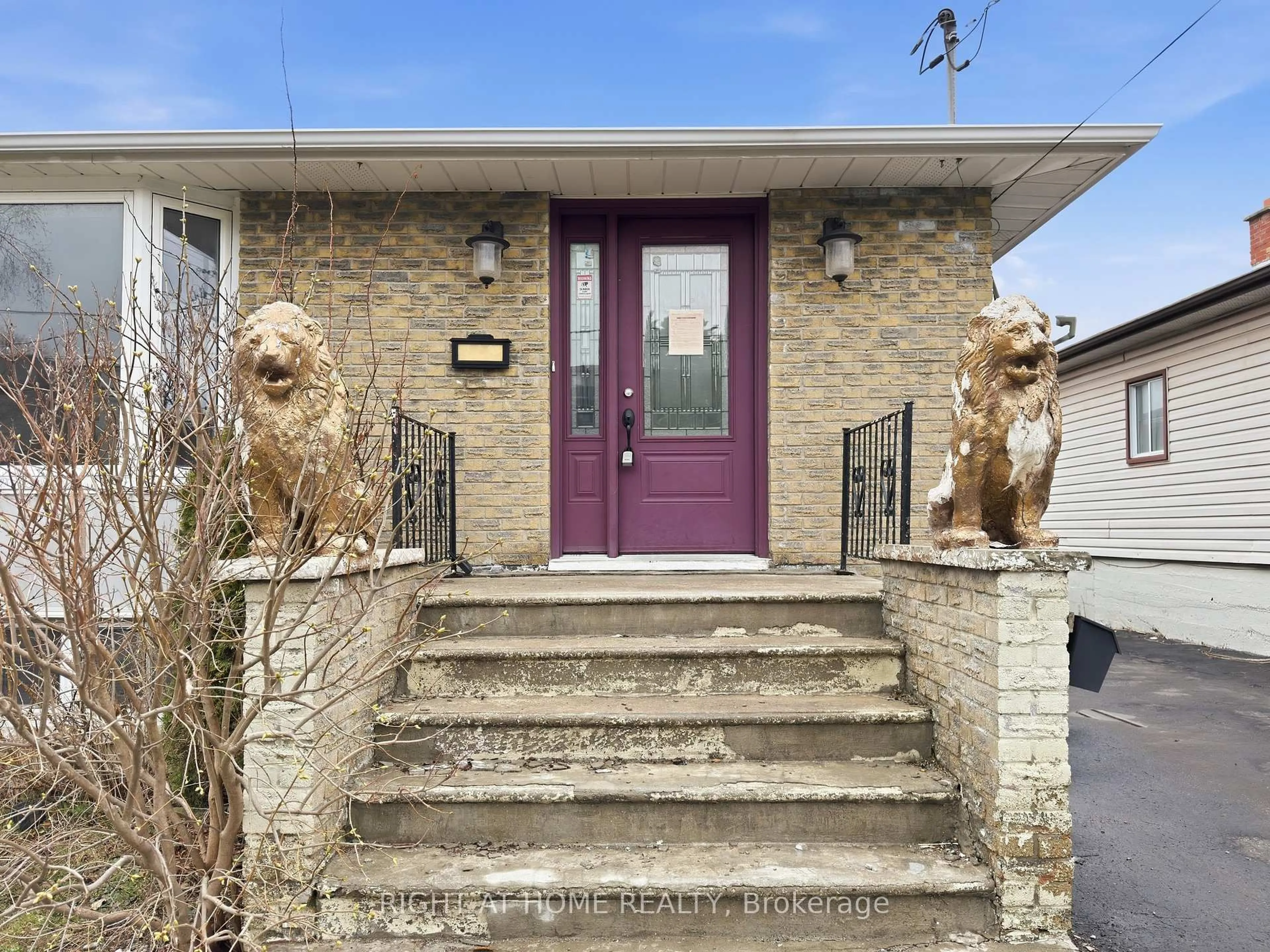 Unknown for 839 Glen St, Oshawa Ontario L1J 3T9