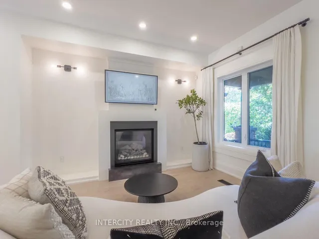 92 Dagmar Ave, Toronto 4