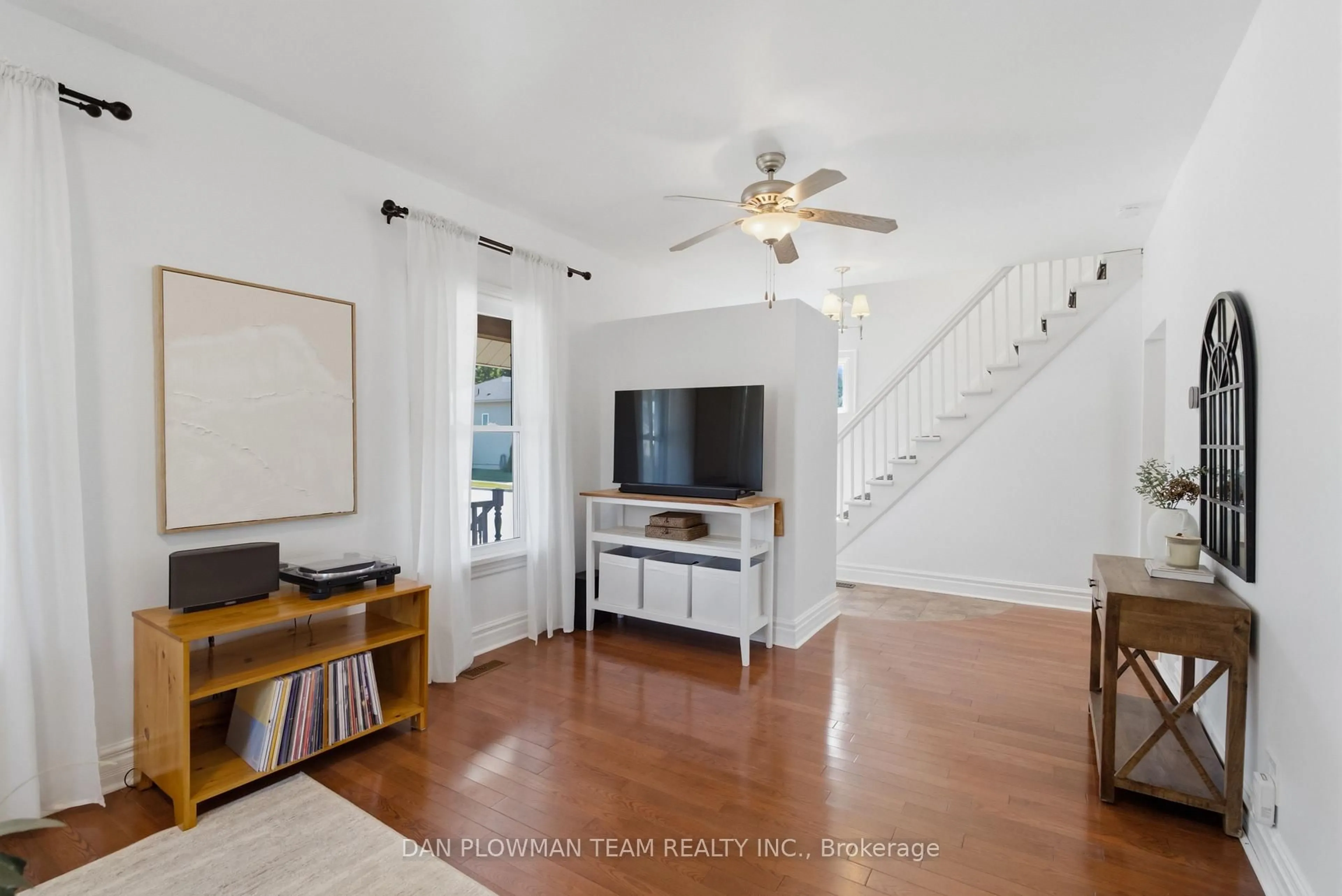 Living room with furniture, unknown for 176 Annis St, Oshawa Ontario L1H 3P4