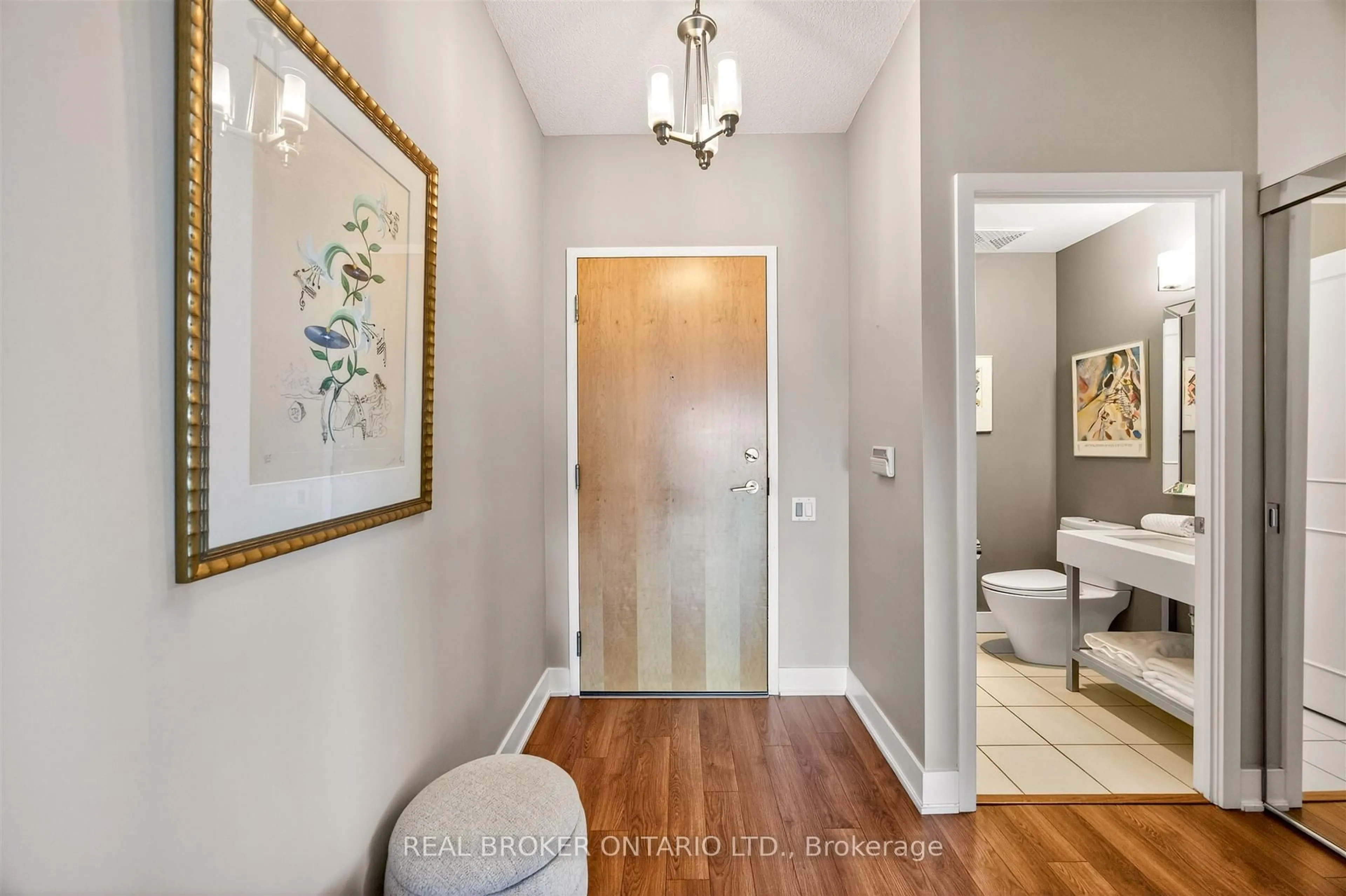 Indoor entryway for 1048 Broadview Ave #2402, Toronto Ontario M4K 2S2