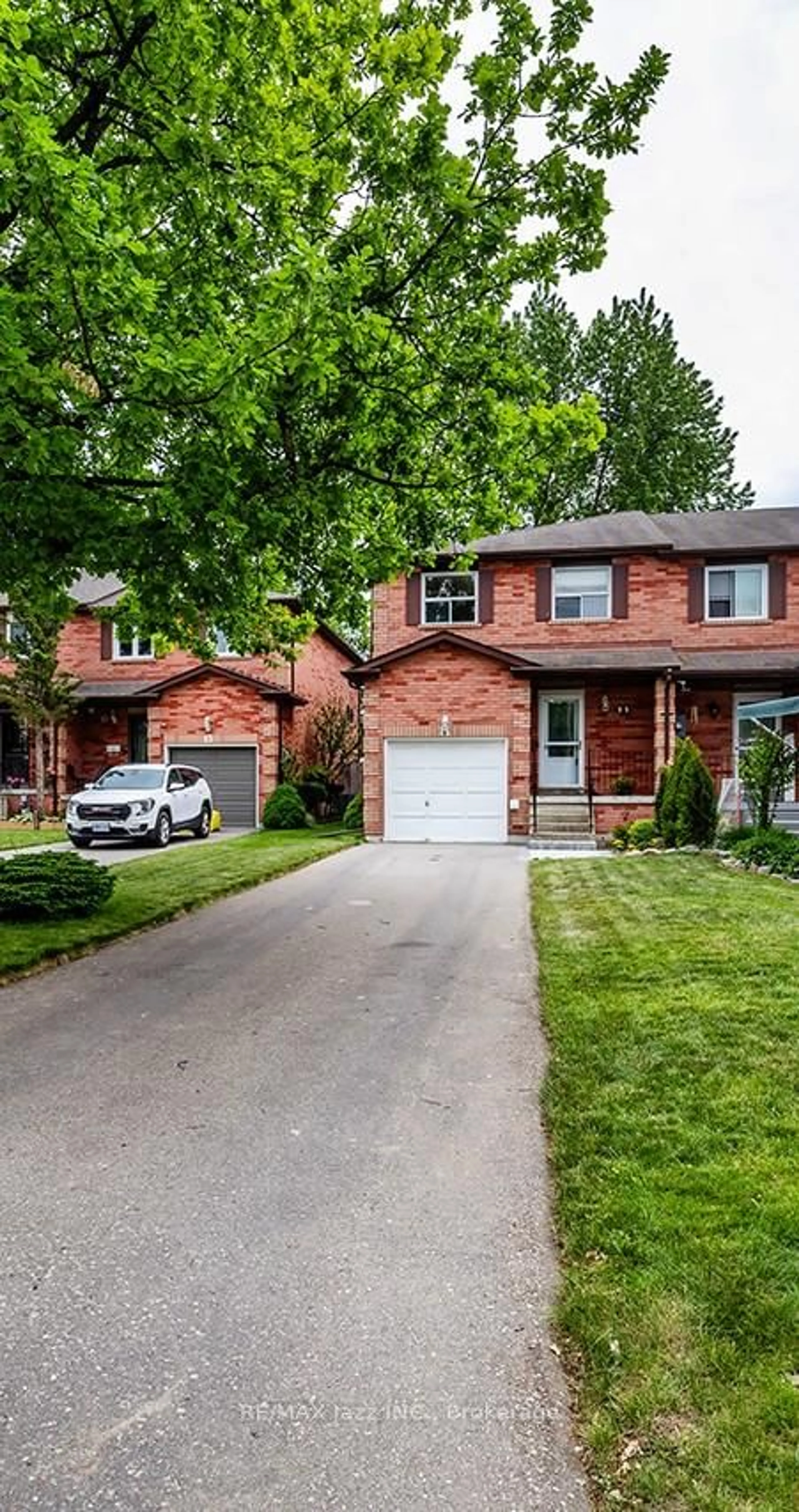 Home with brick exterior material, street for 11 Chance Crt, Clarington Ontario L1C 4S4