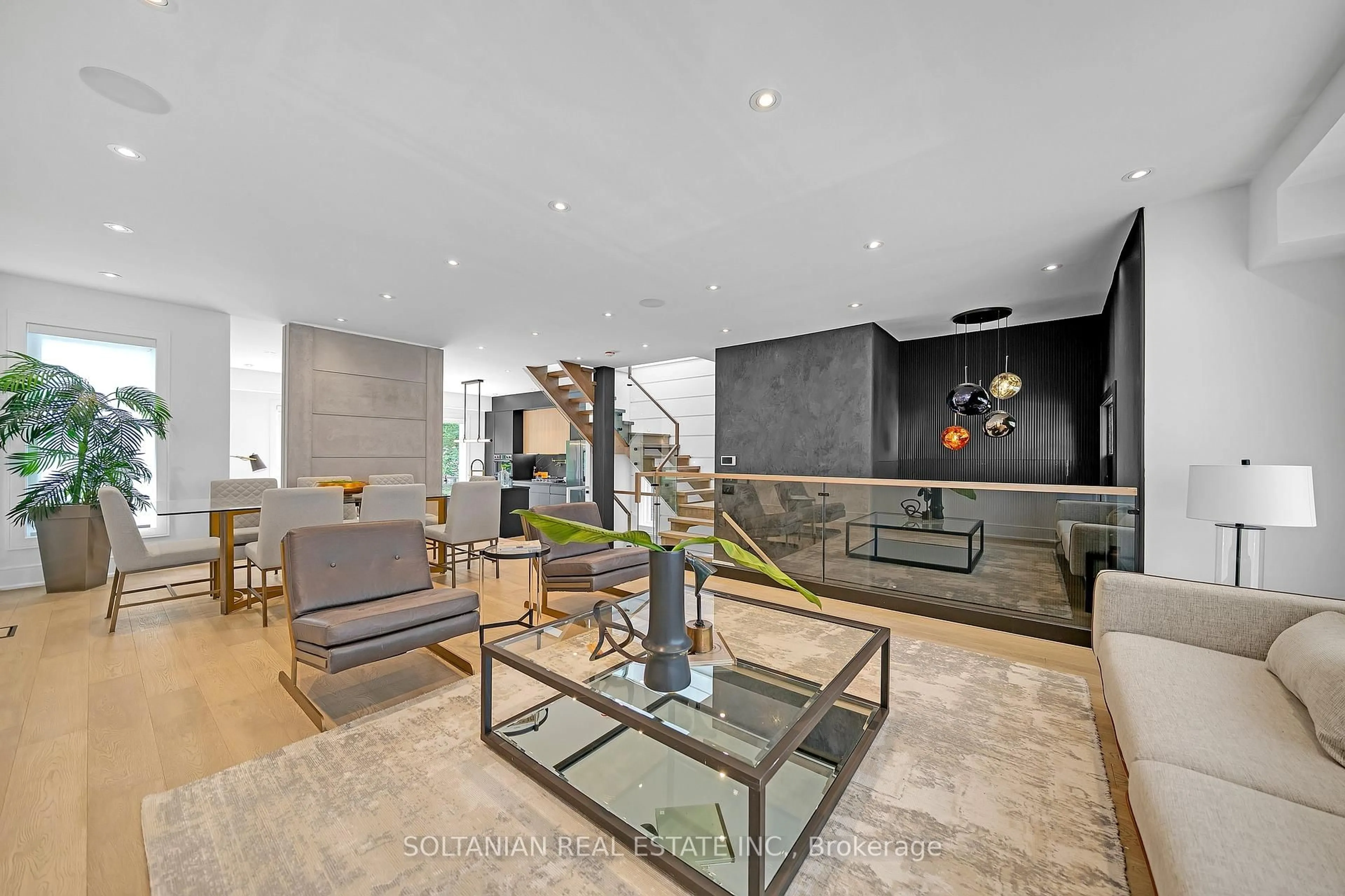 Lobby for 24 Fairside Ave, Toronto Ontario M4C 3G9