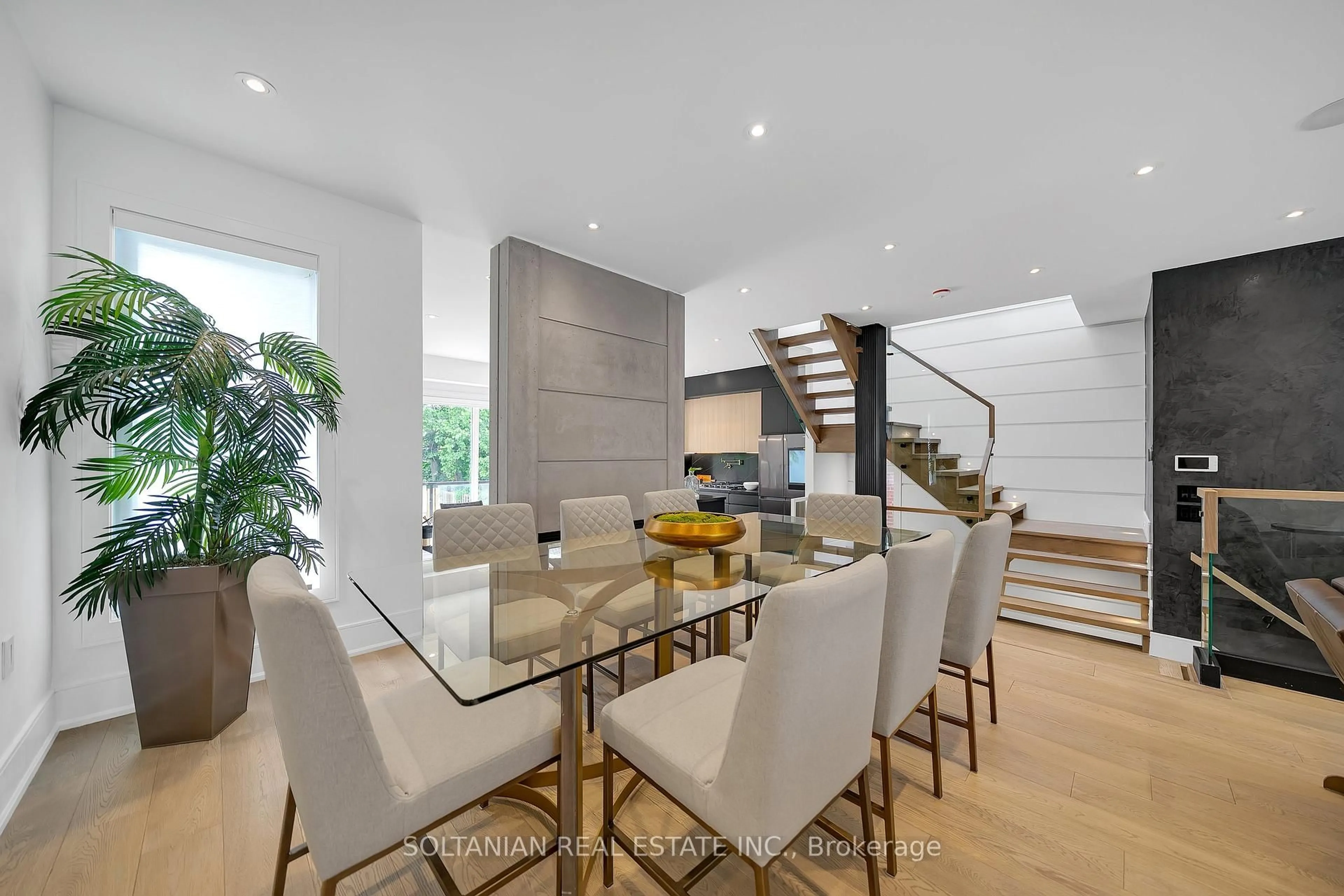 Dining room, unknown for 24 Fairside Ave, Toronto Ontario M4C 3G9