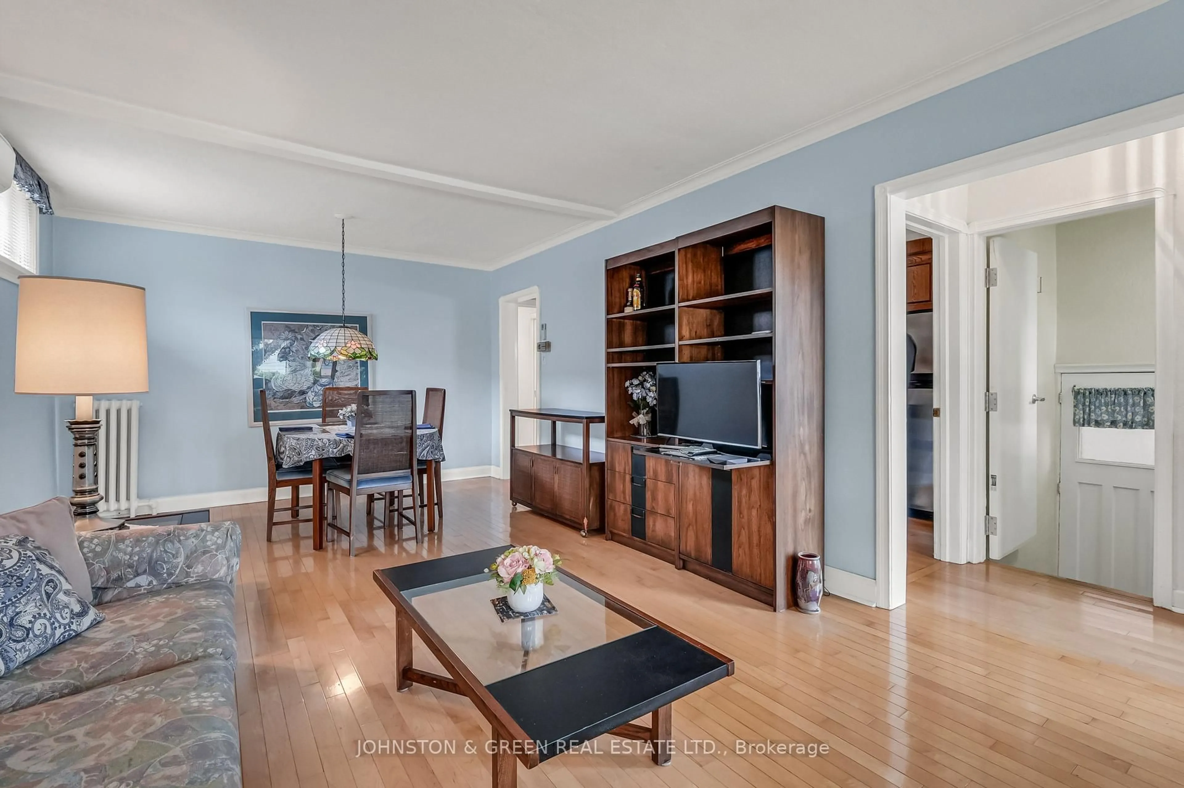 Living room with furniture, wood/laminate floor for 498 Plains Rd, Toronto Ontario M4C 2Y8