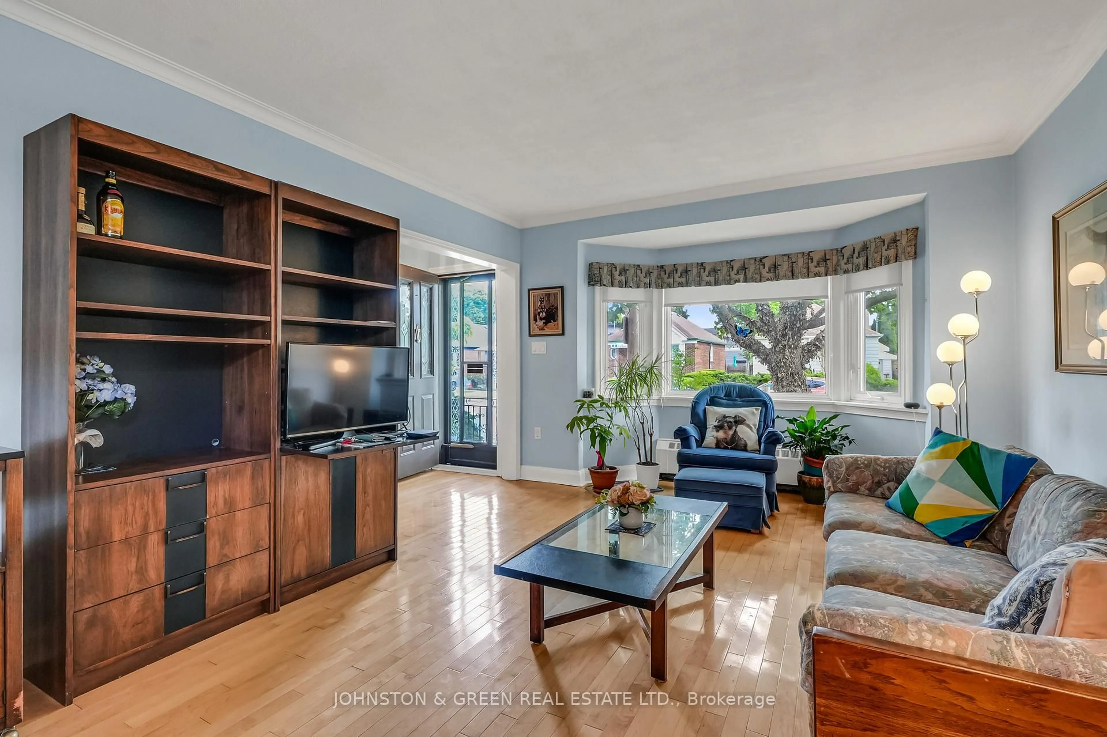 Living room with furniture, unknown for 498 Plains Rd, Toronto Ontario M4C 2Y8