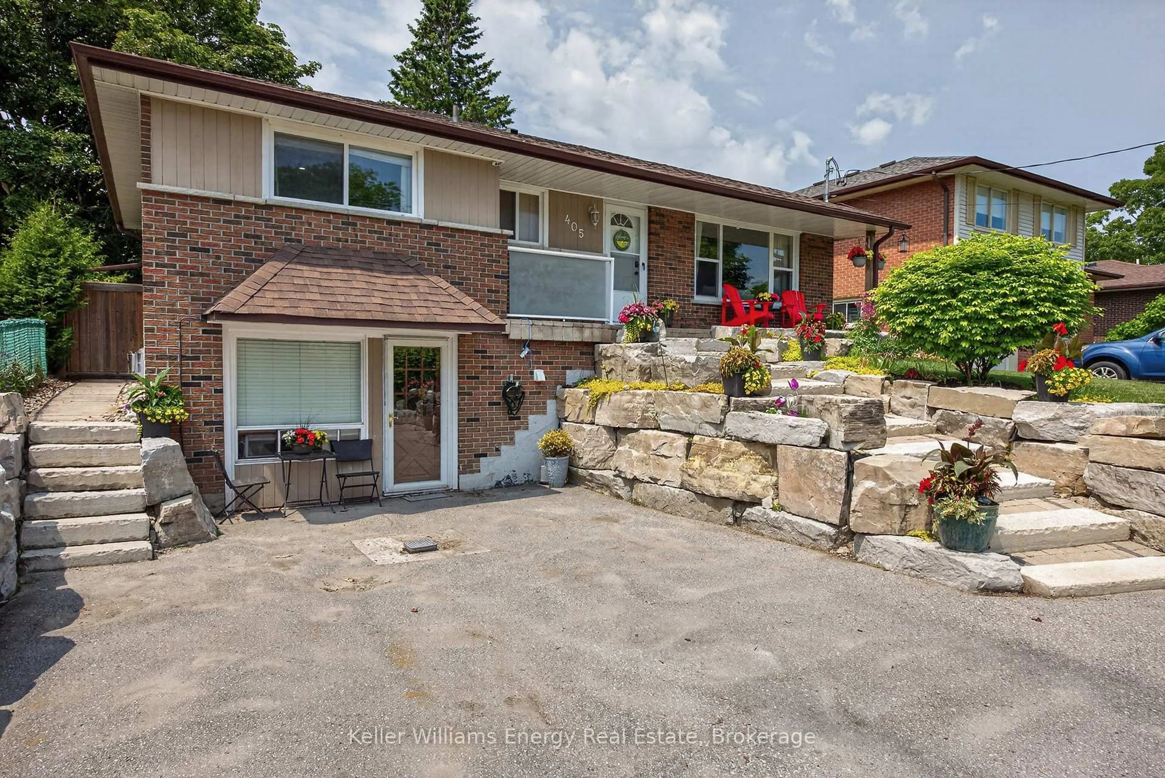 Home with brick exterior material, street for 405 Bernhard Cres, Oshawa Ontario L1G 2B7