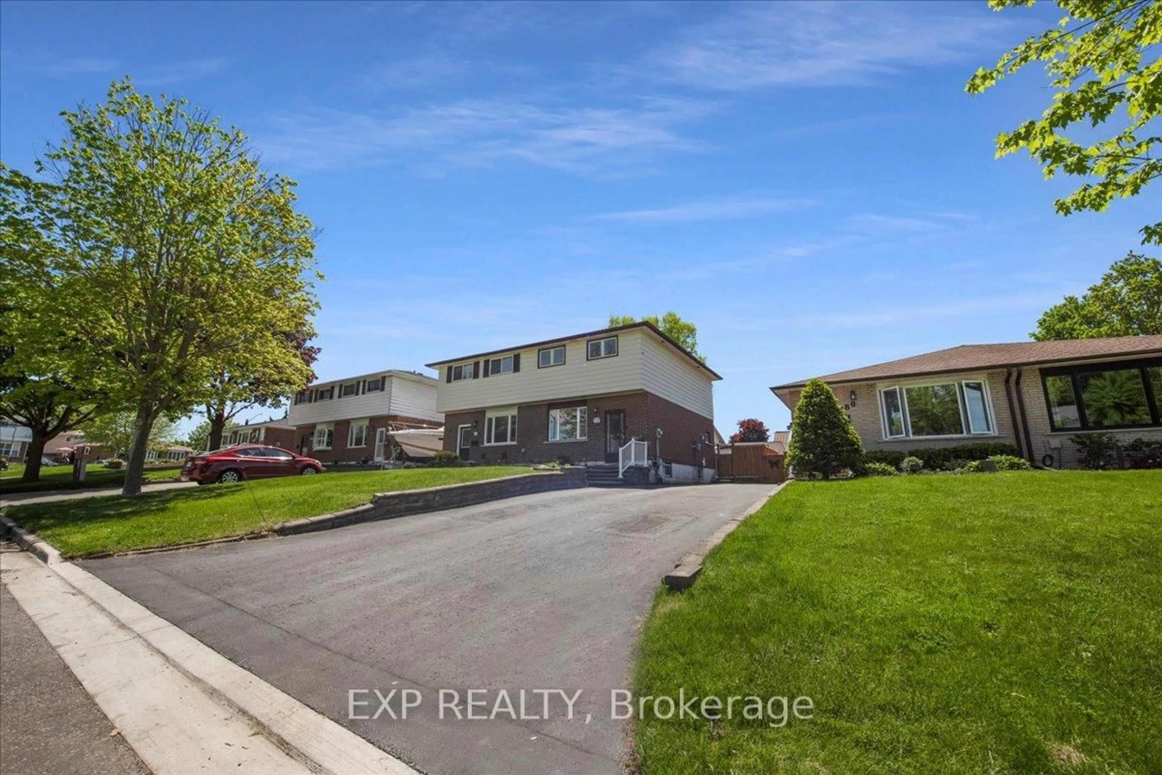 A pic from outside/outdoor area/front of a property/back of a property/a pic from drone, street for 376 Surrey Dr, Oshawa Ontario L1G 6H1