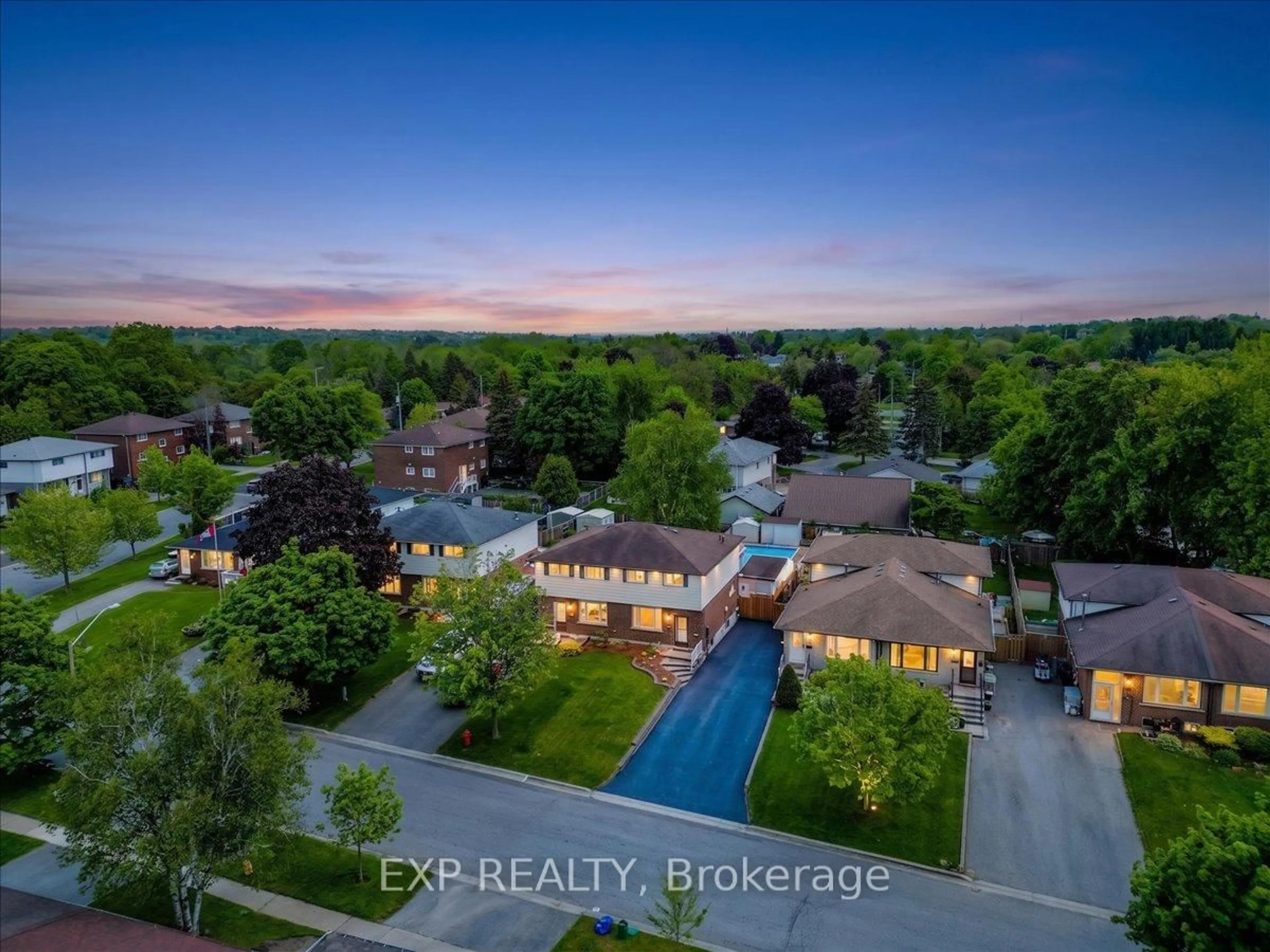 A pic from outside/outdoor area/front of a property/back of a property/a pic from drone, unknown for 376 Surrey Dr, Oshawa Ontario L1G 6H1