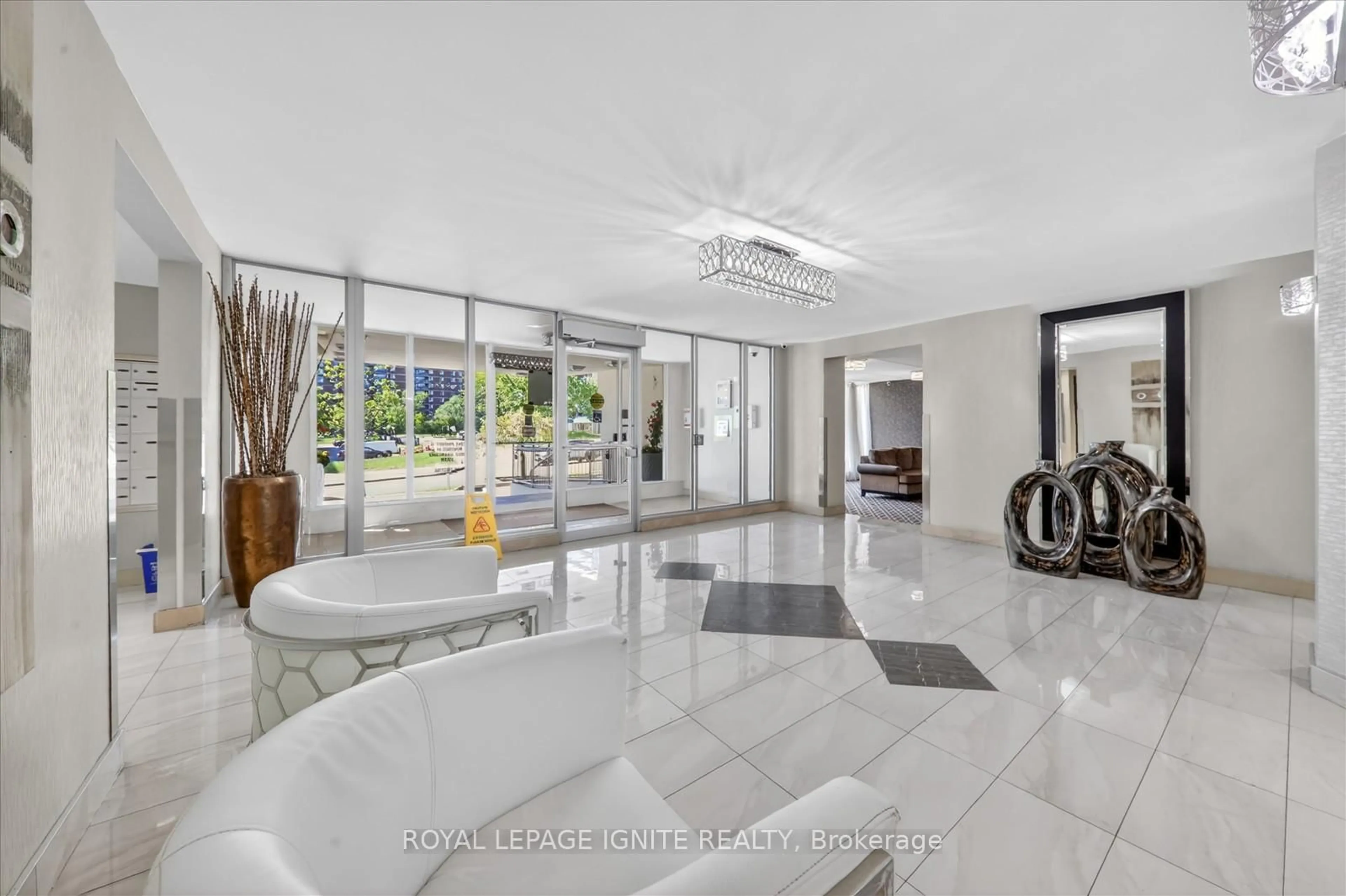 Unknown for 2 Glamorgan Ave #516, Toronto Ontario M1P 2M8