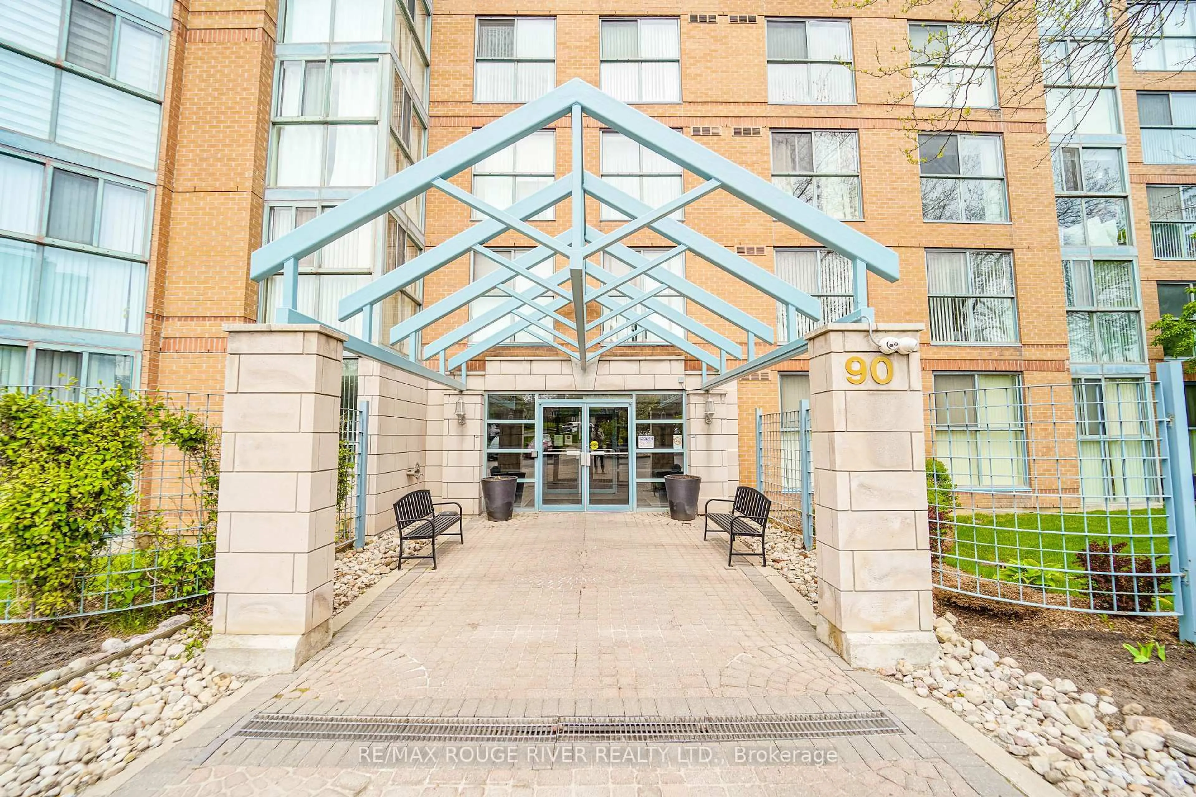 Indoor foyer for 90 Dale Ave #1706, Toronto Ontario M1J 3N4