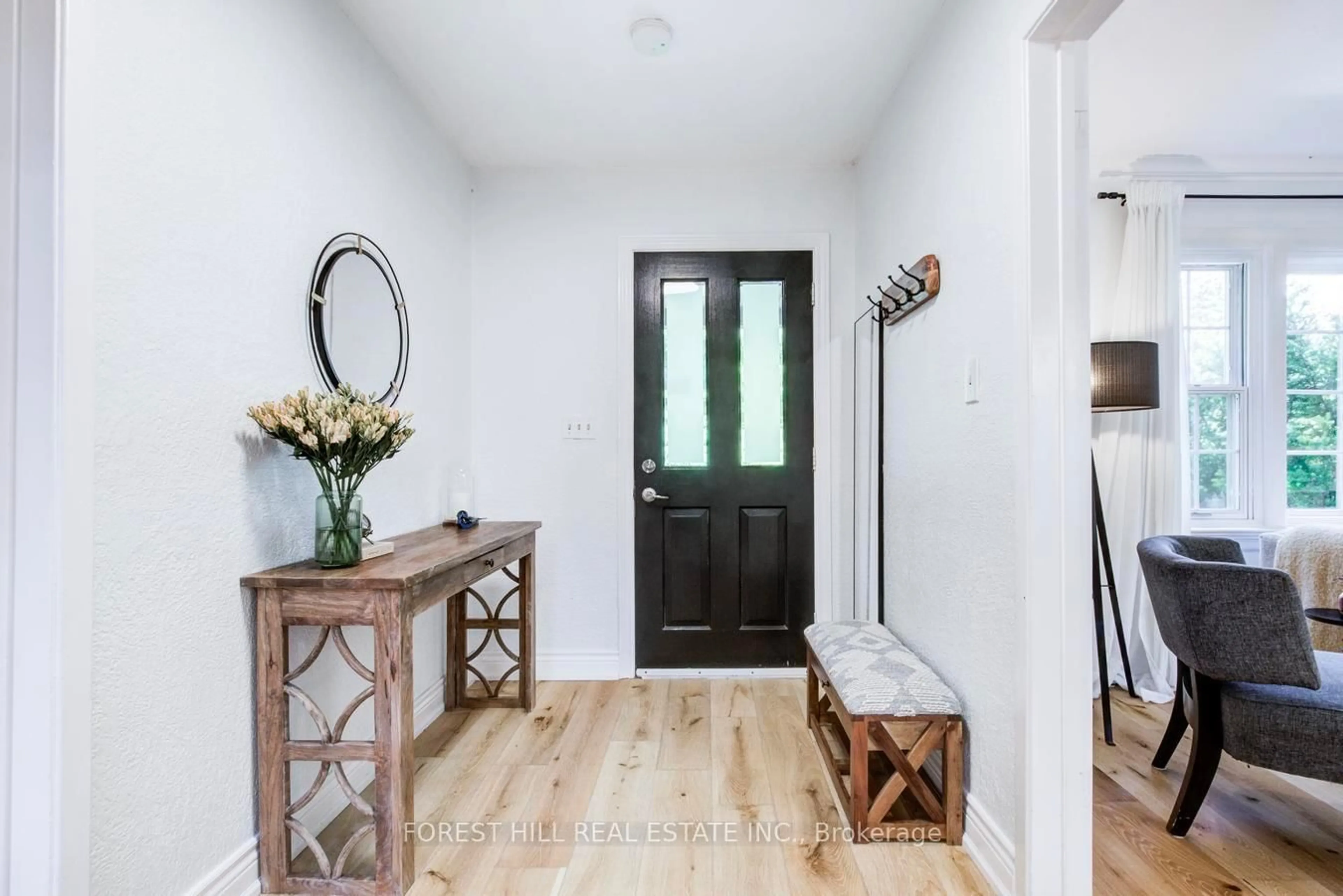 Indoor entryway for 10 Highcliff Cres, Toronto Ontario M1M 1A6