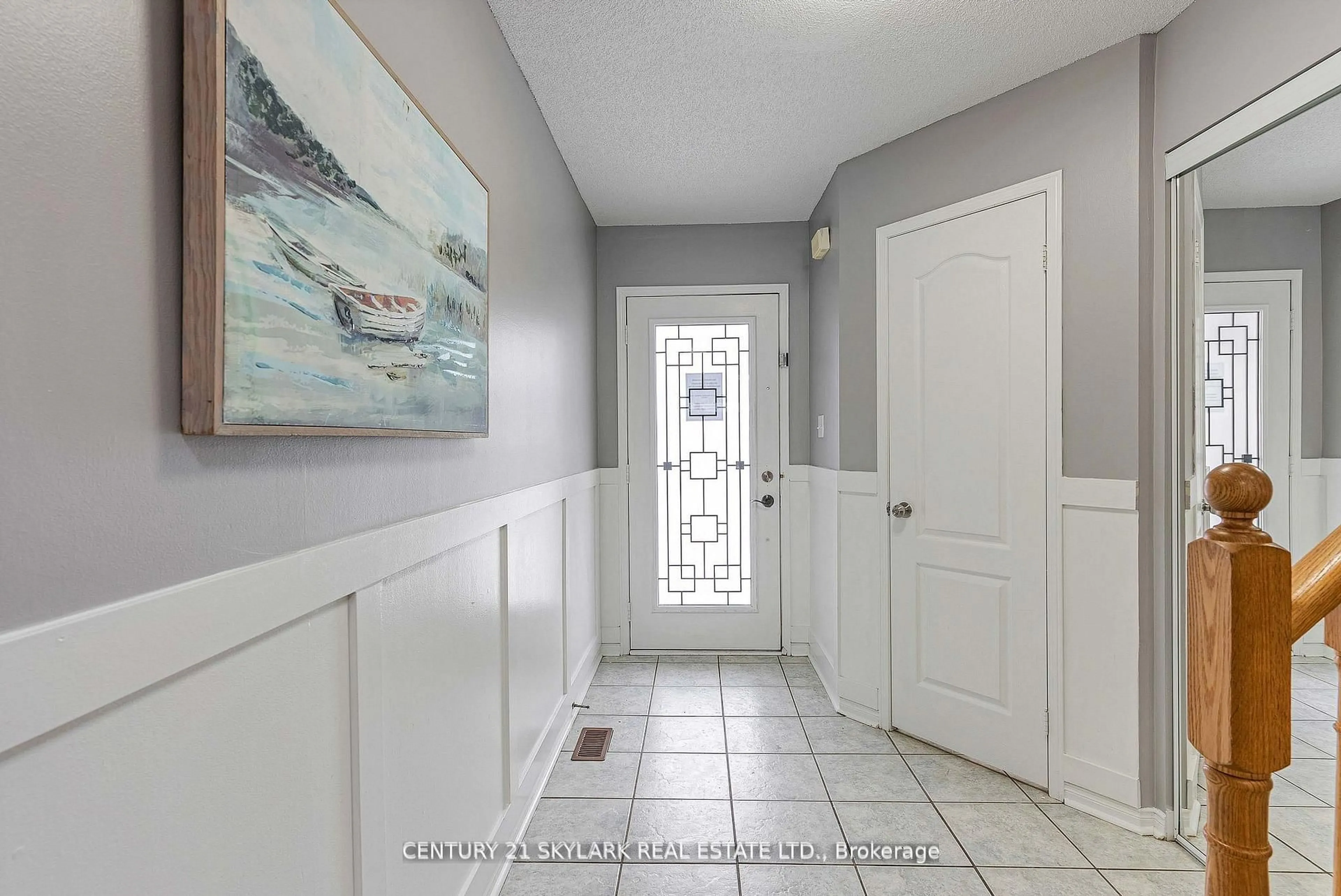 Indoor entryway for 12 Carrington Pl, Whitby Ontario L1R 3E9