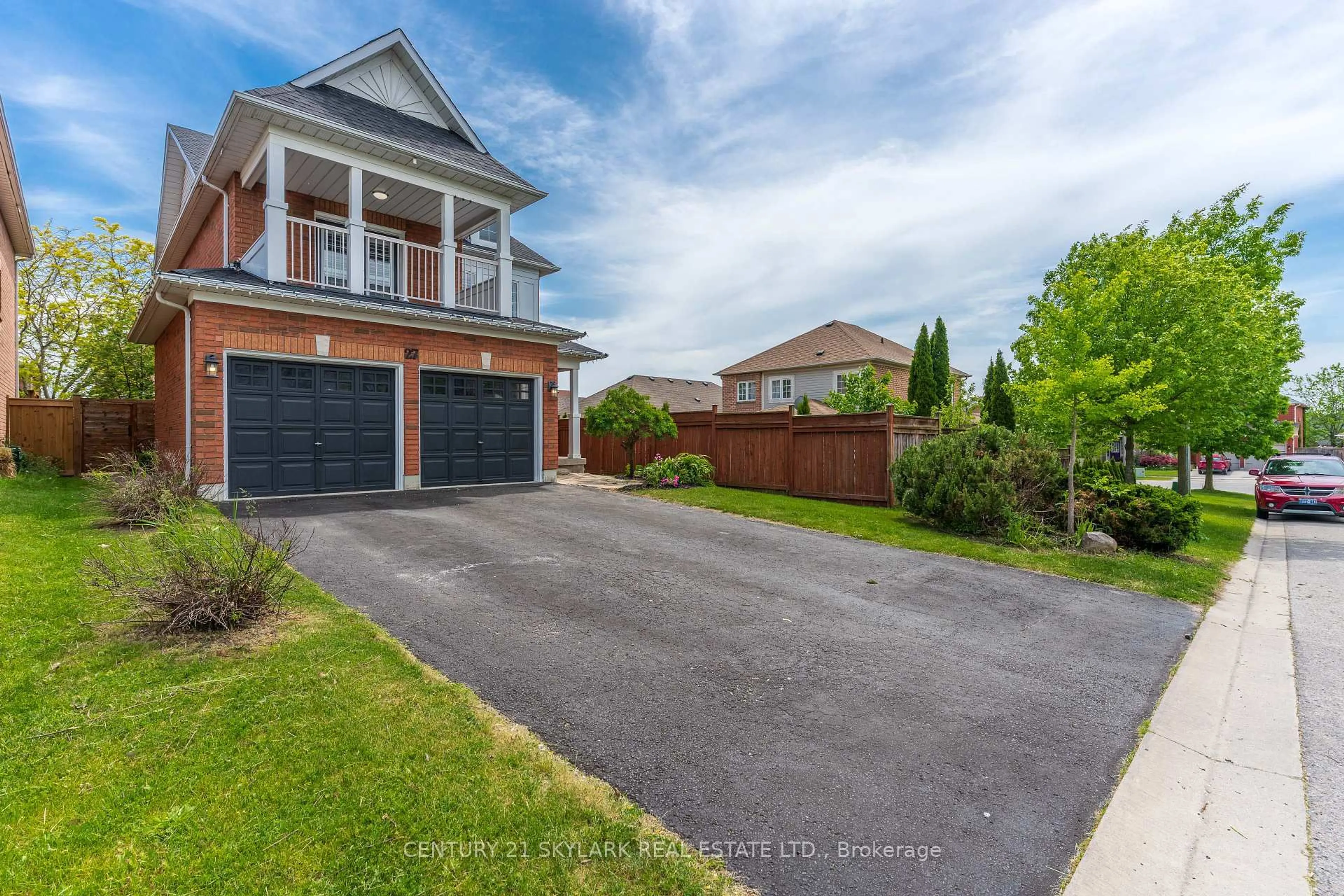 A pic from outside/outdoor area/front of a property/back of a property/a pic from drone, street for 27 Clair Ave, Whitby Ontario L1M 2G8