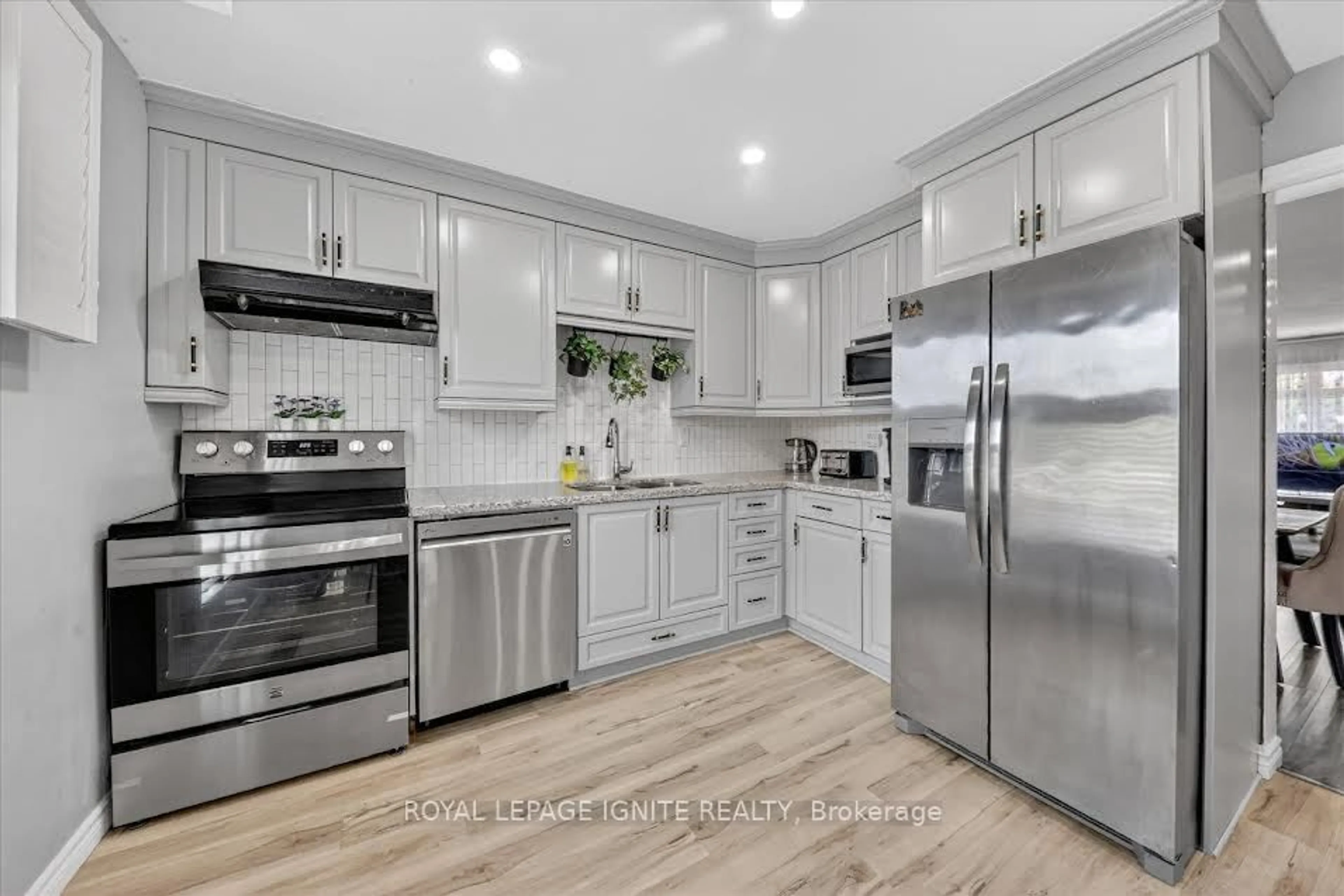 Open concept kitchen, unknown for 84 Chad Cres, Toronto Ontario M1B 2Z6
