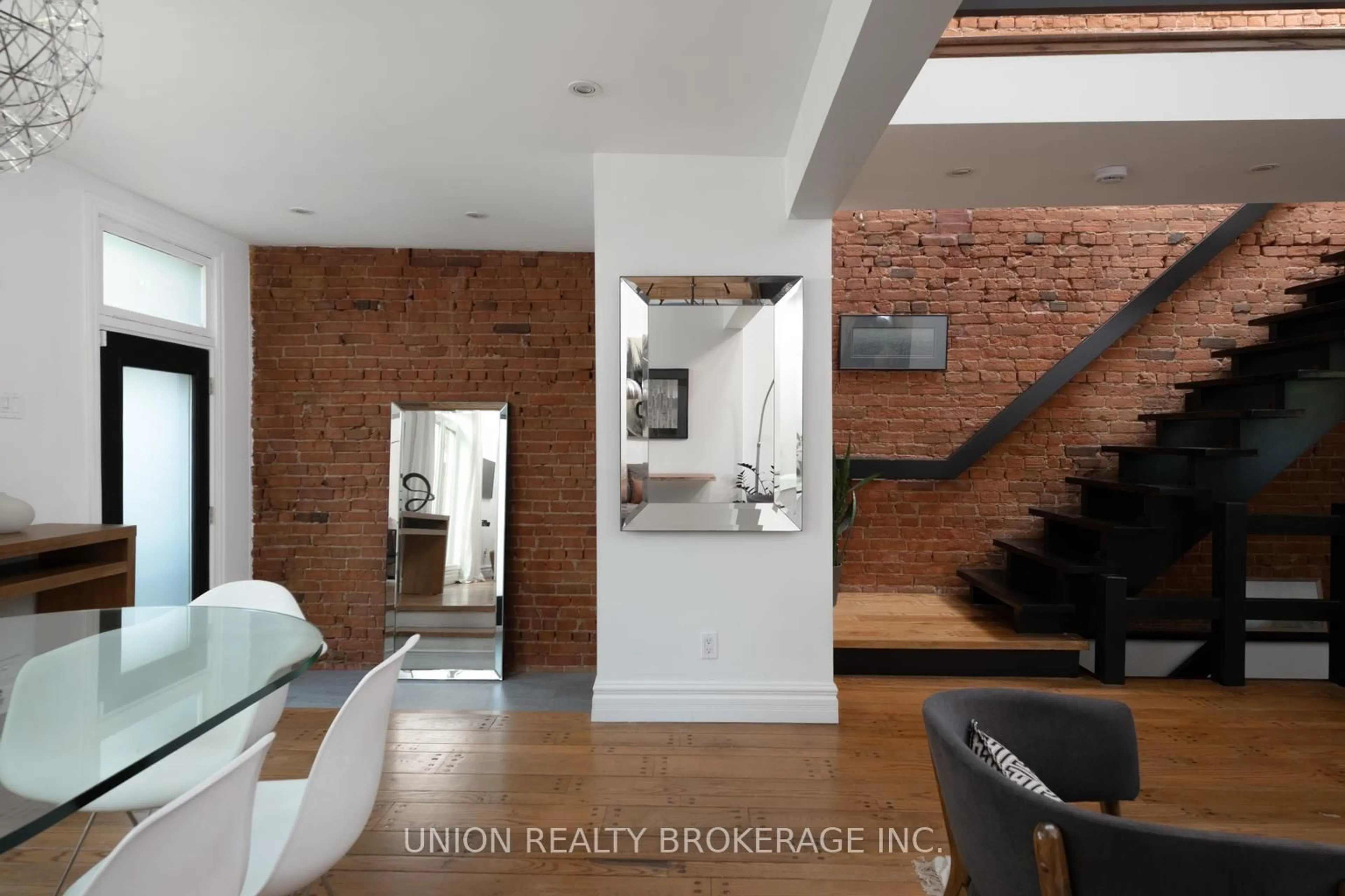 Indoor entryway for 189 Chatham Ave, Toronto Ontario M4J 1K8