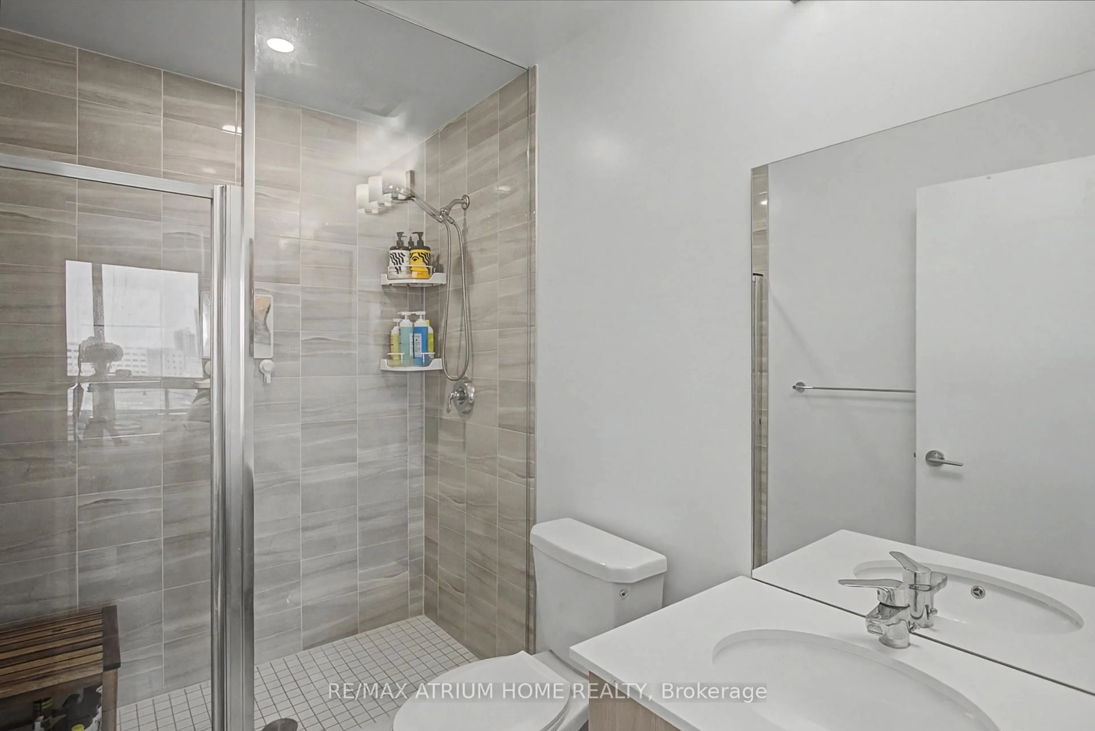 Contemporary bathroom, ceramic/tile floor for 1480 Bayly St #702, Pickering Ontario L1W 0C2