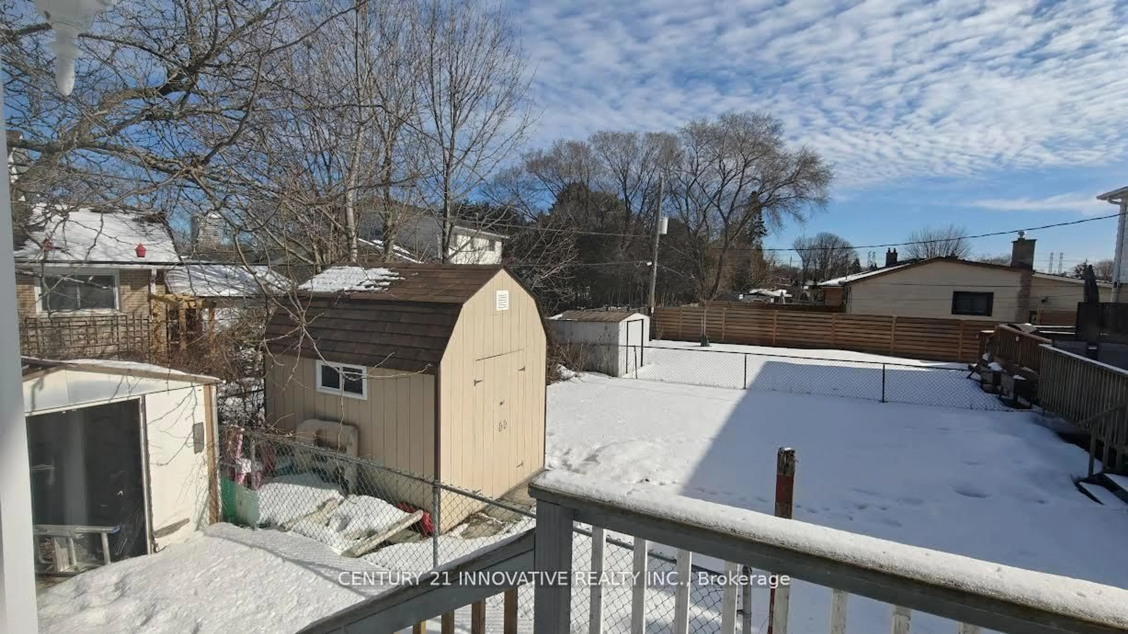 A pic from outside/outdoor area/front of a property/back of a property/a pic from drone, unknown for 748 Krosno Blvd, Pickering Ontario L1W 1G3