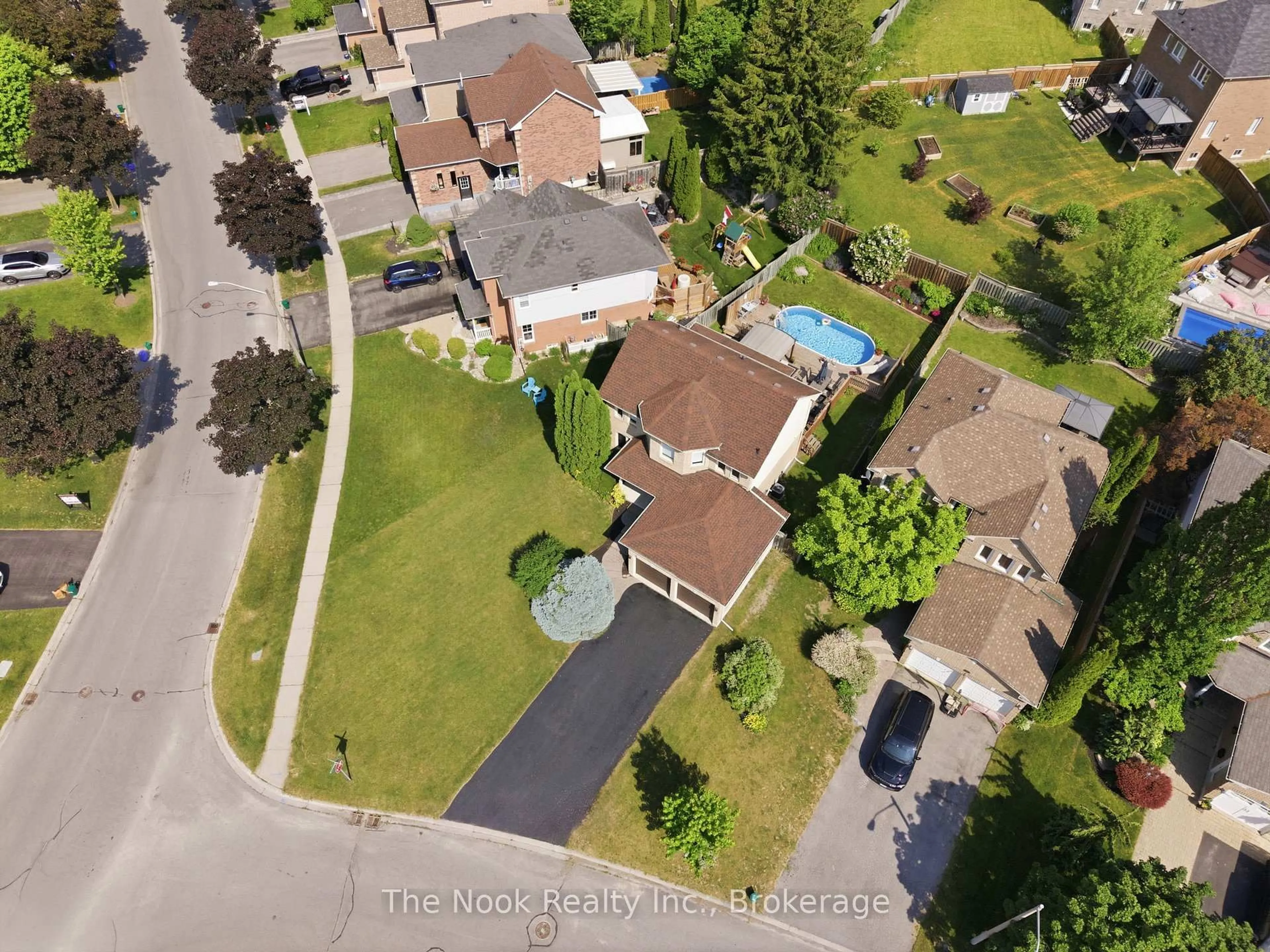 A pic from outside/outdoor area/front of a property/back of a property/a pic from drone, street for 2 IRELAND St, Clarington Ontario L1C 4T9