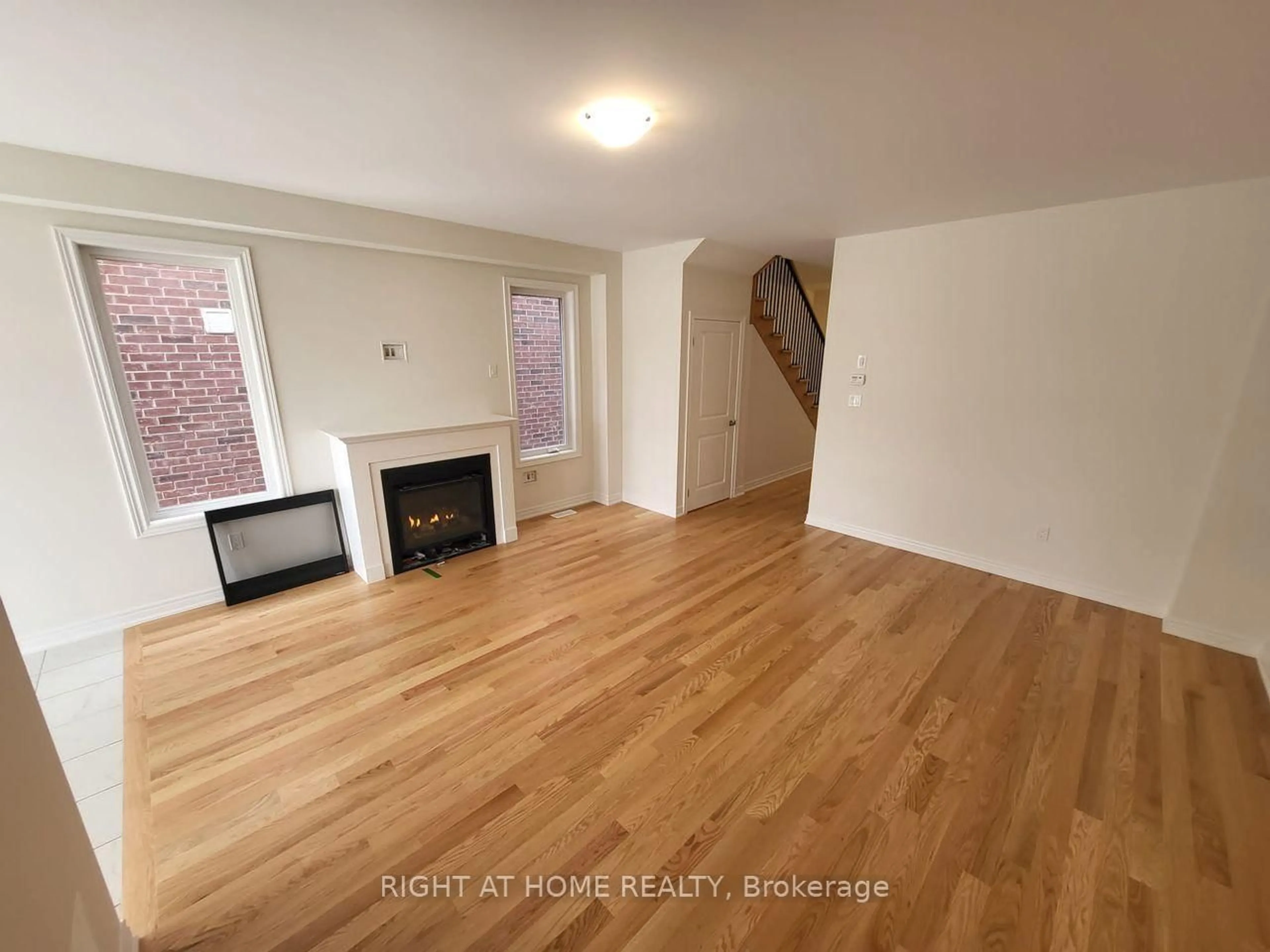 A pic of a room for 111 Bayardo Dr, Oshawa Ontario L1L 0V2