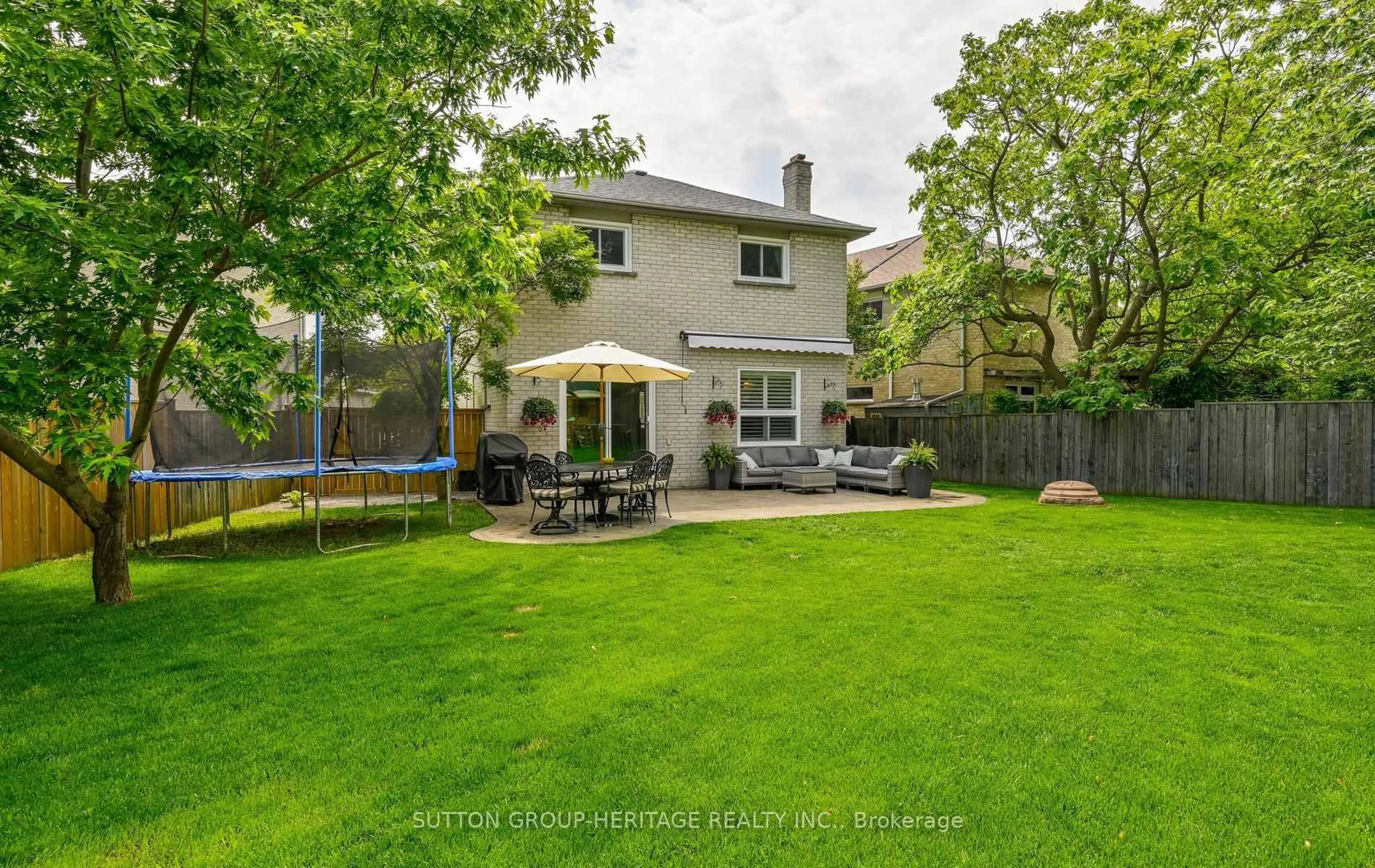 Patio, street for 680 Eramosa Cres, Pickering Ontario L1V 5N4