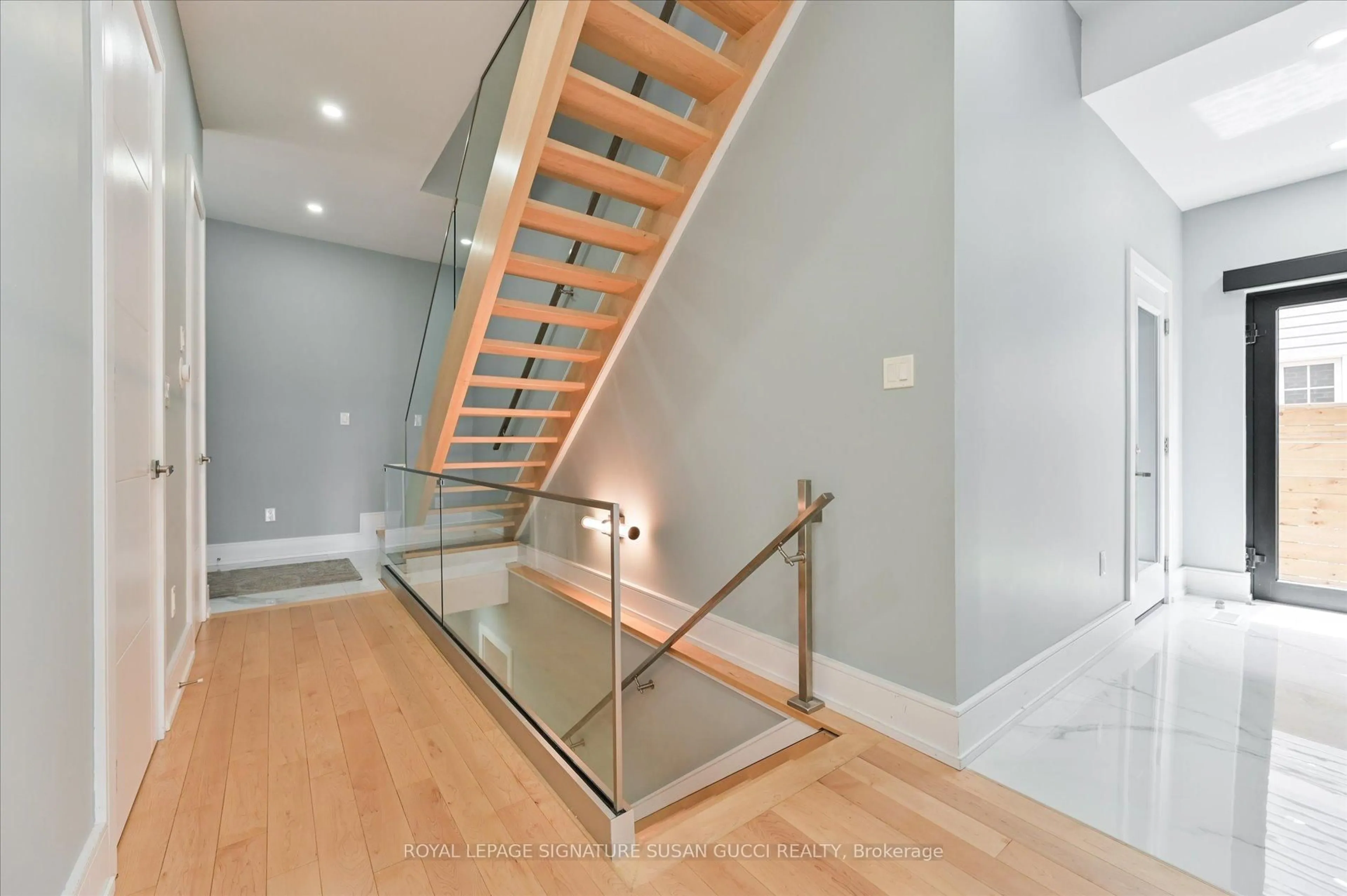 Stairs for 96 Squires Ave, Toronto Ontario M4B 2S1