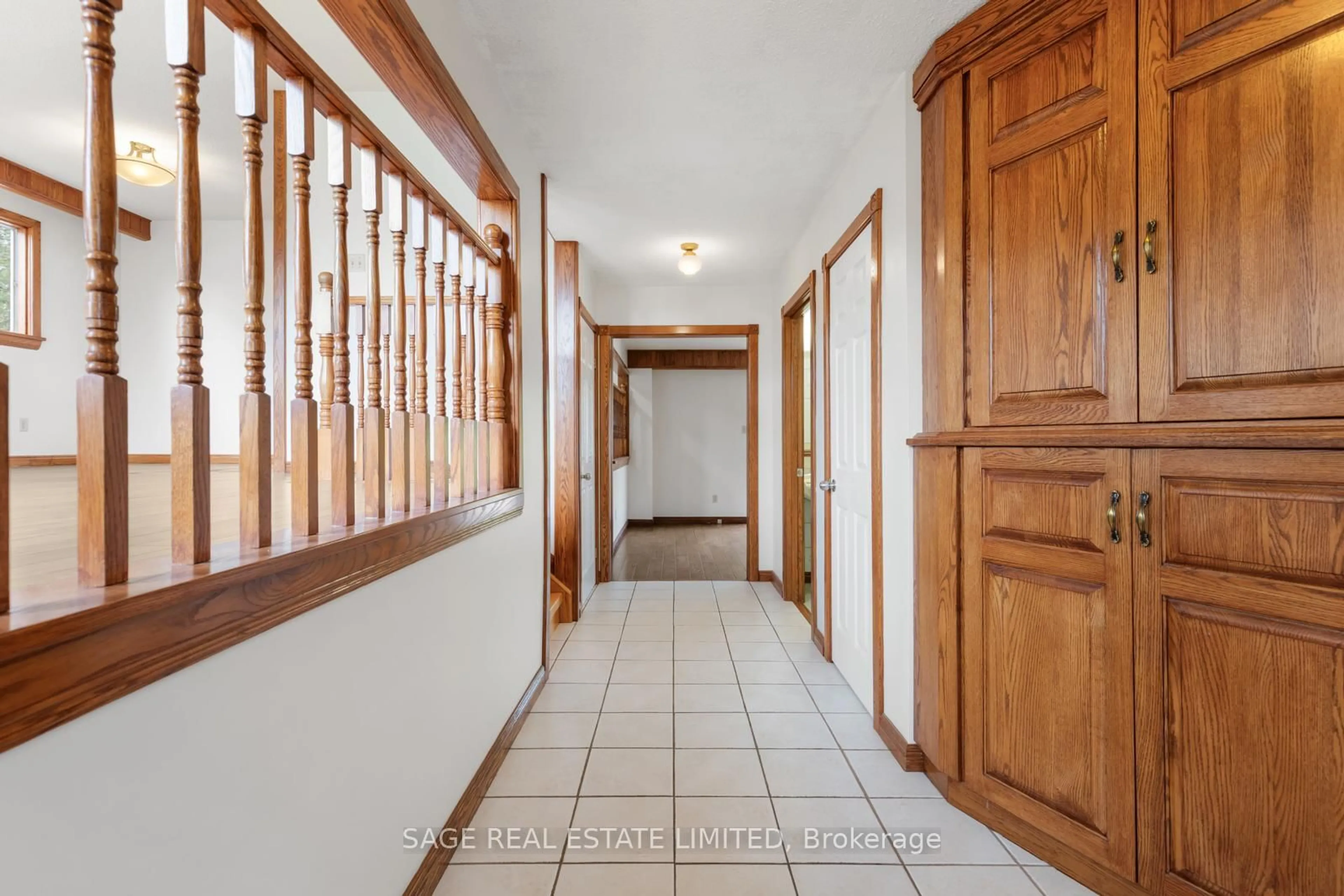 Indoor foyer for 34 Carter Cres, Whitby Ontario L1N 6C4