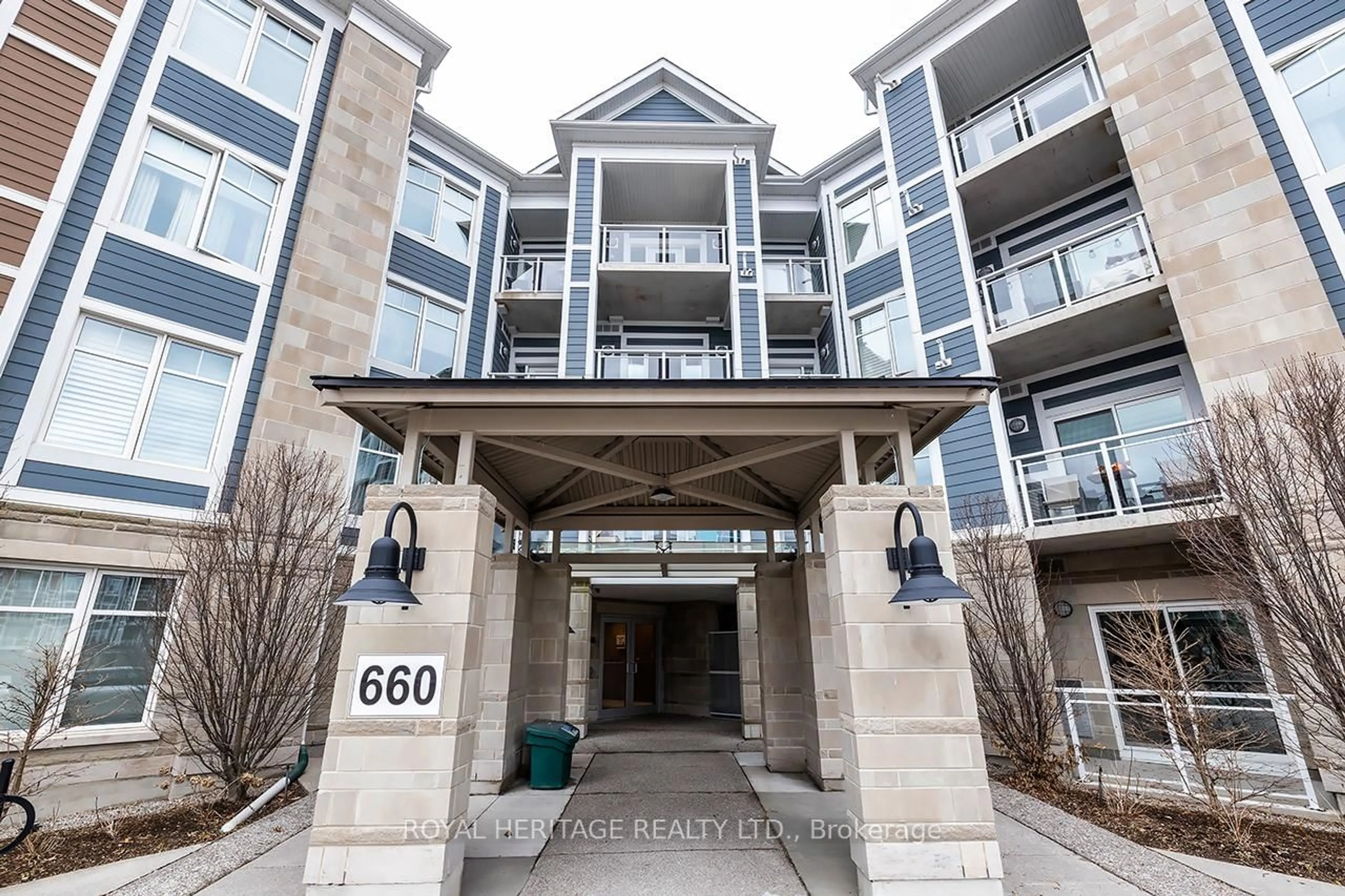 Indoor foyer for 660 Gordon St #313, Whitby Ontario L1N 0L1