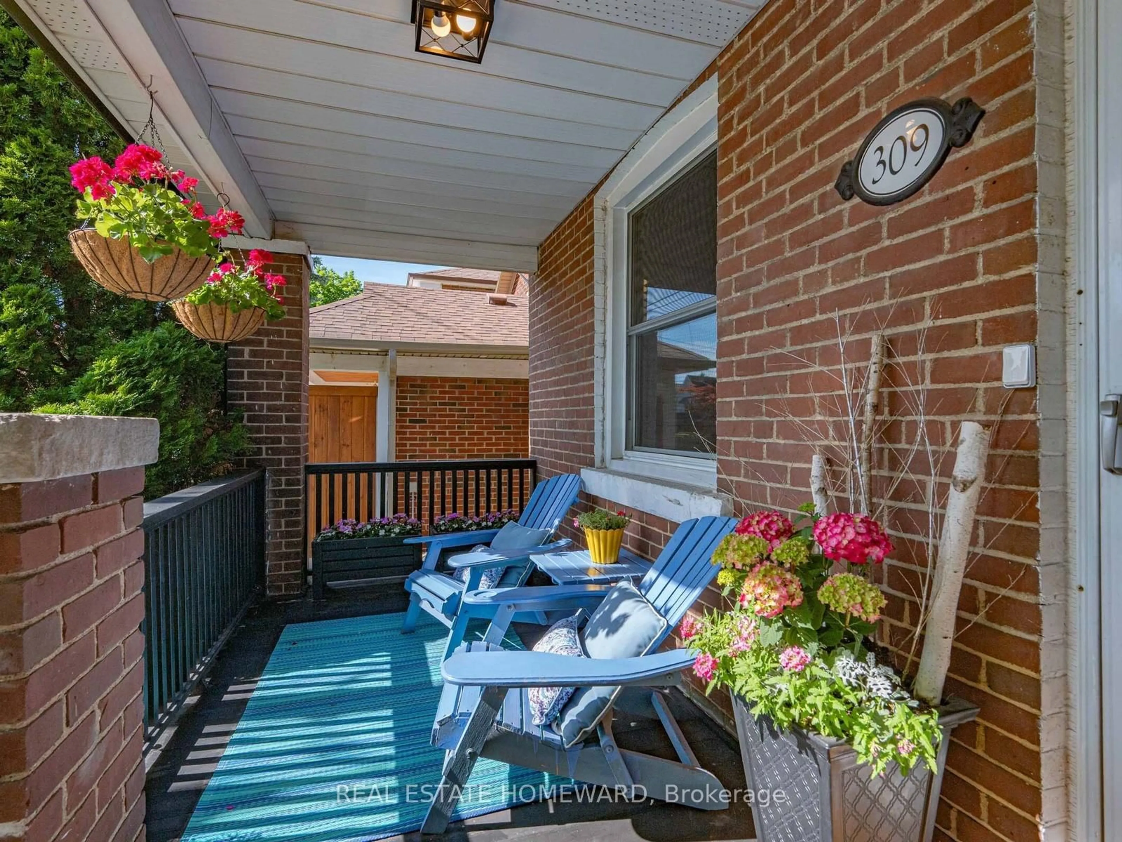 Patio, street for 309 Chisholm Ave, Toronto Ontario M4C 4W5