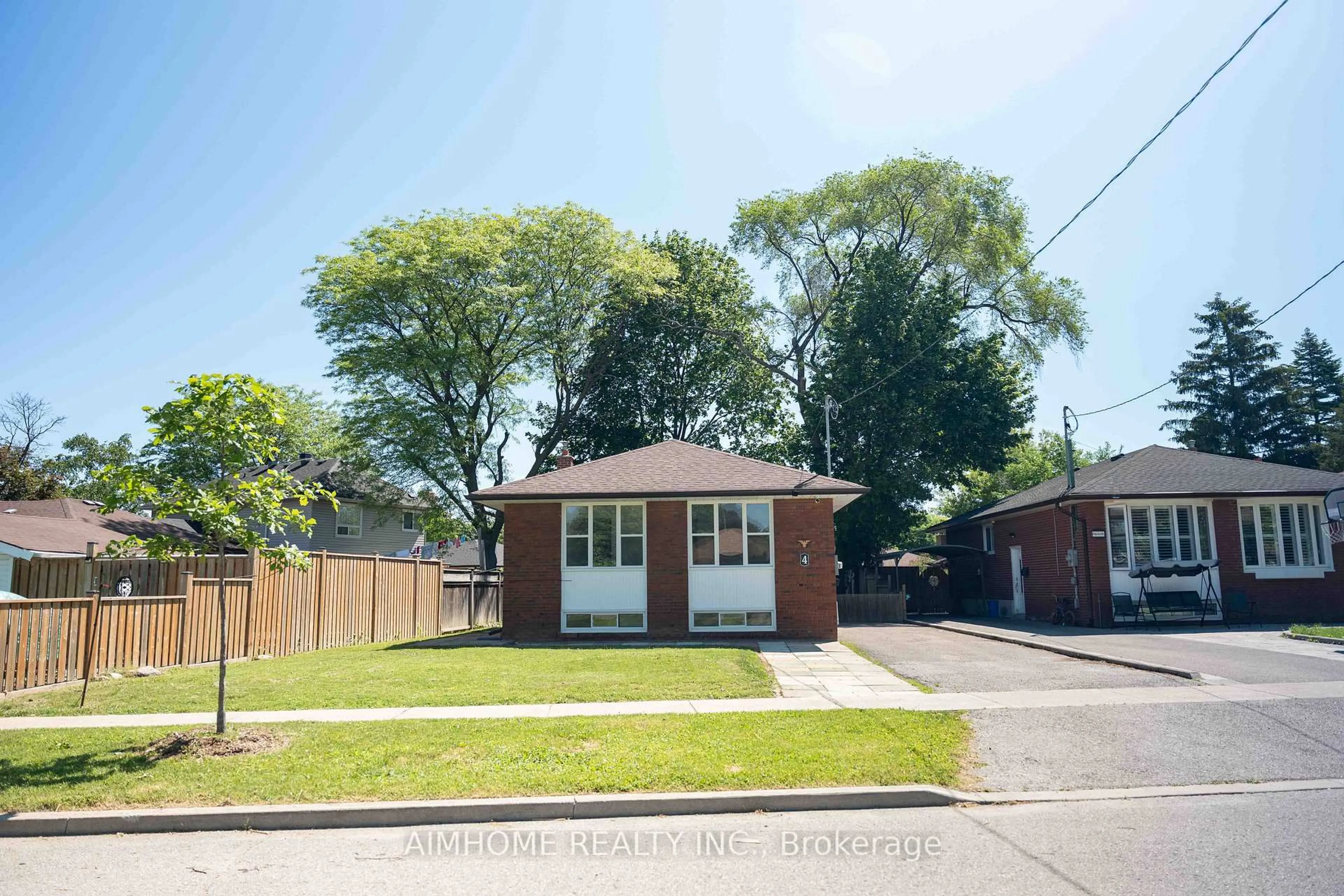 A pic from outside/outdoor area/front of a property/back of a property/a pic from drone, street for 4 Pelmar Pl, Toronto Ontario M1G 1G5