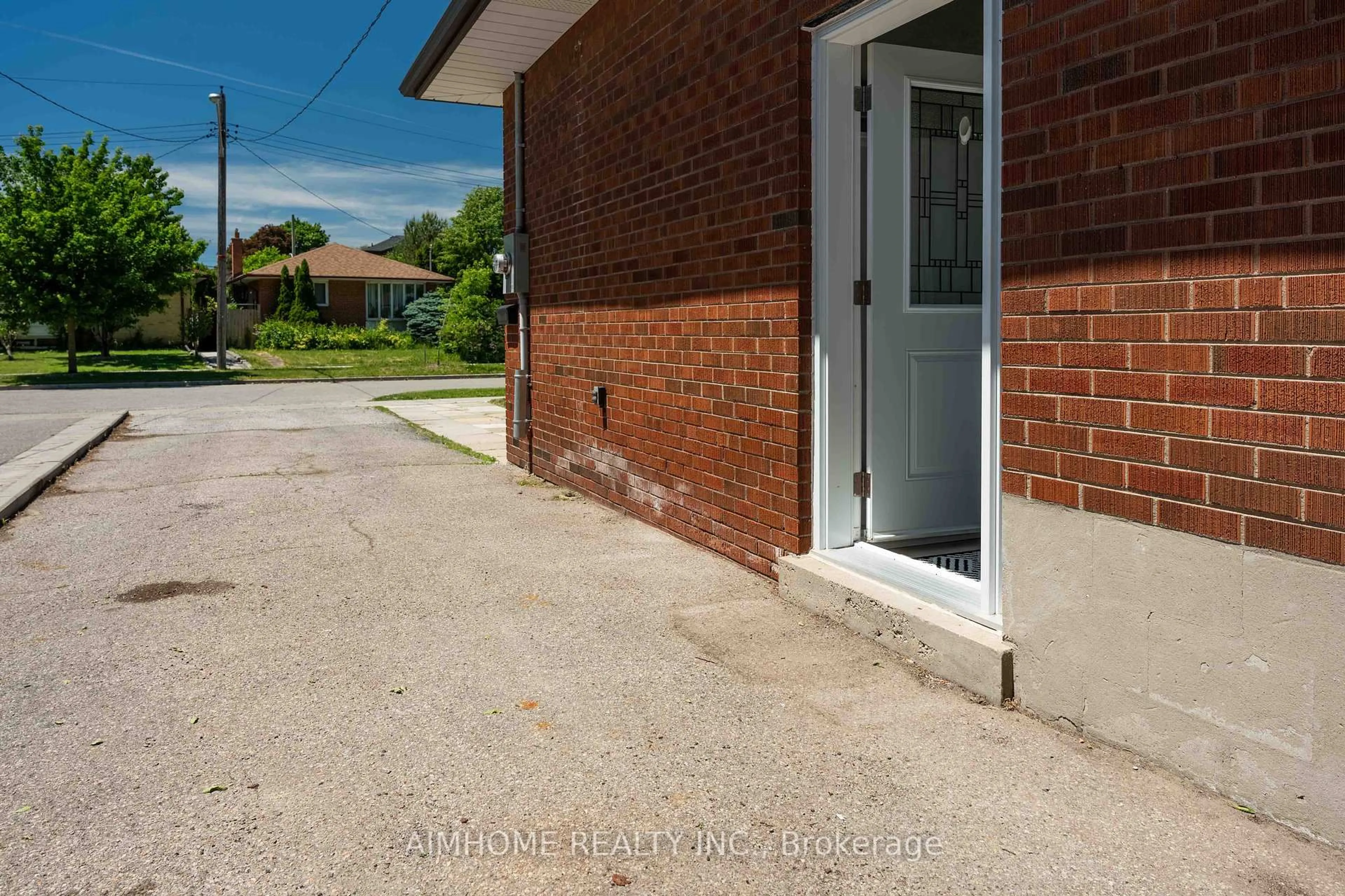 A pic from outside/outdoor area/front of a property/back of a property/a pic from drone, street for 4 Pelmar Pl, Toronto Ontario M1G 1G5