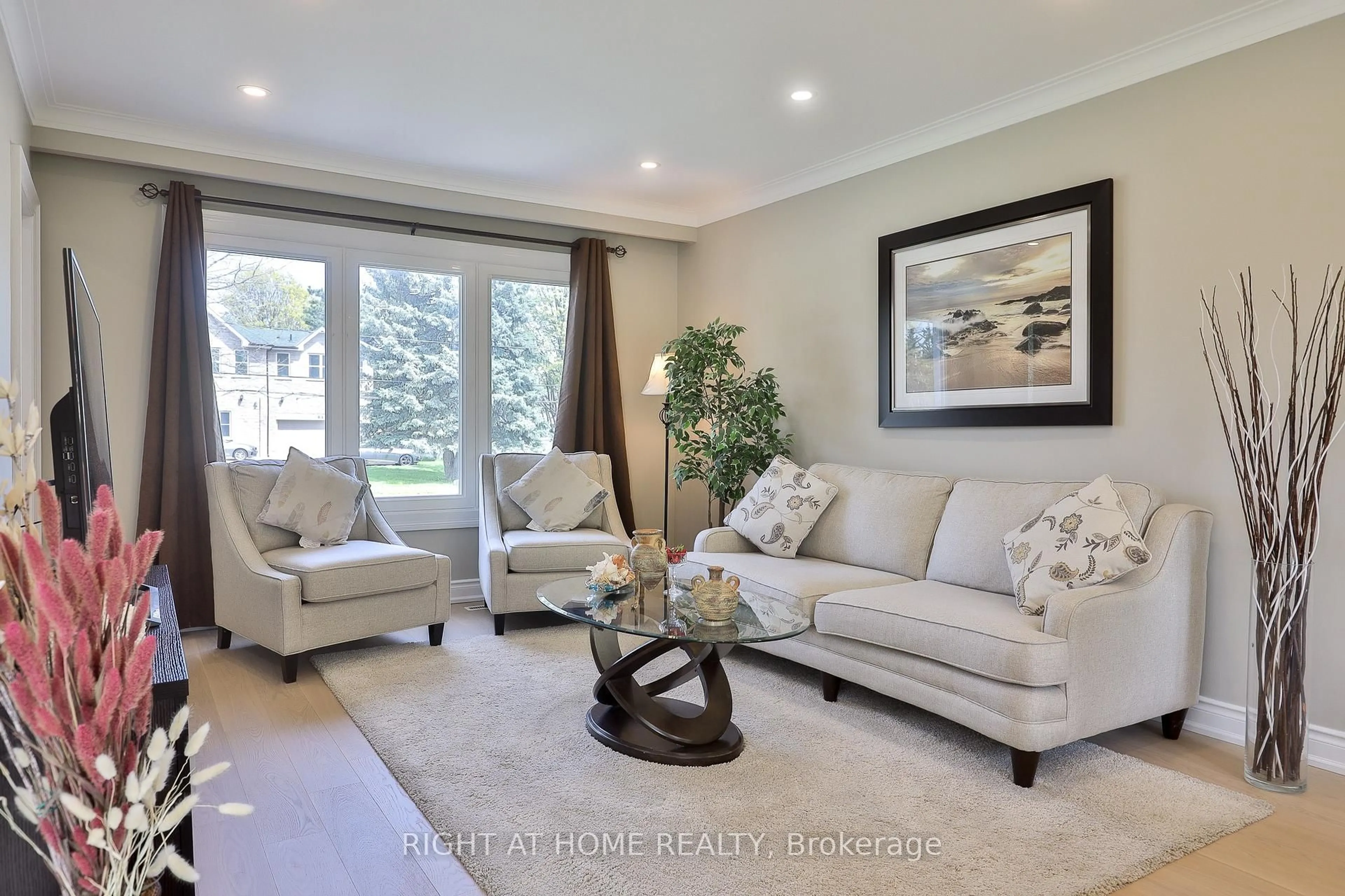 Living room with furniture, unknown for 60 Aragon Ave, Toronto Ontario M1T 1X9