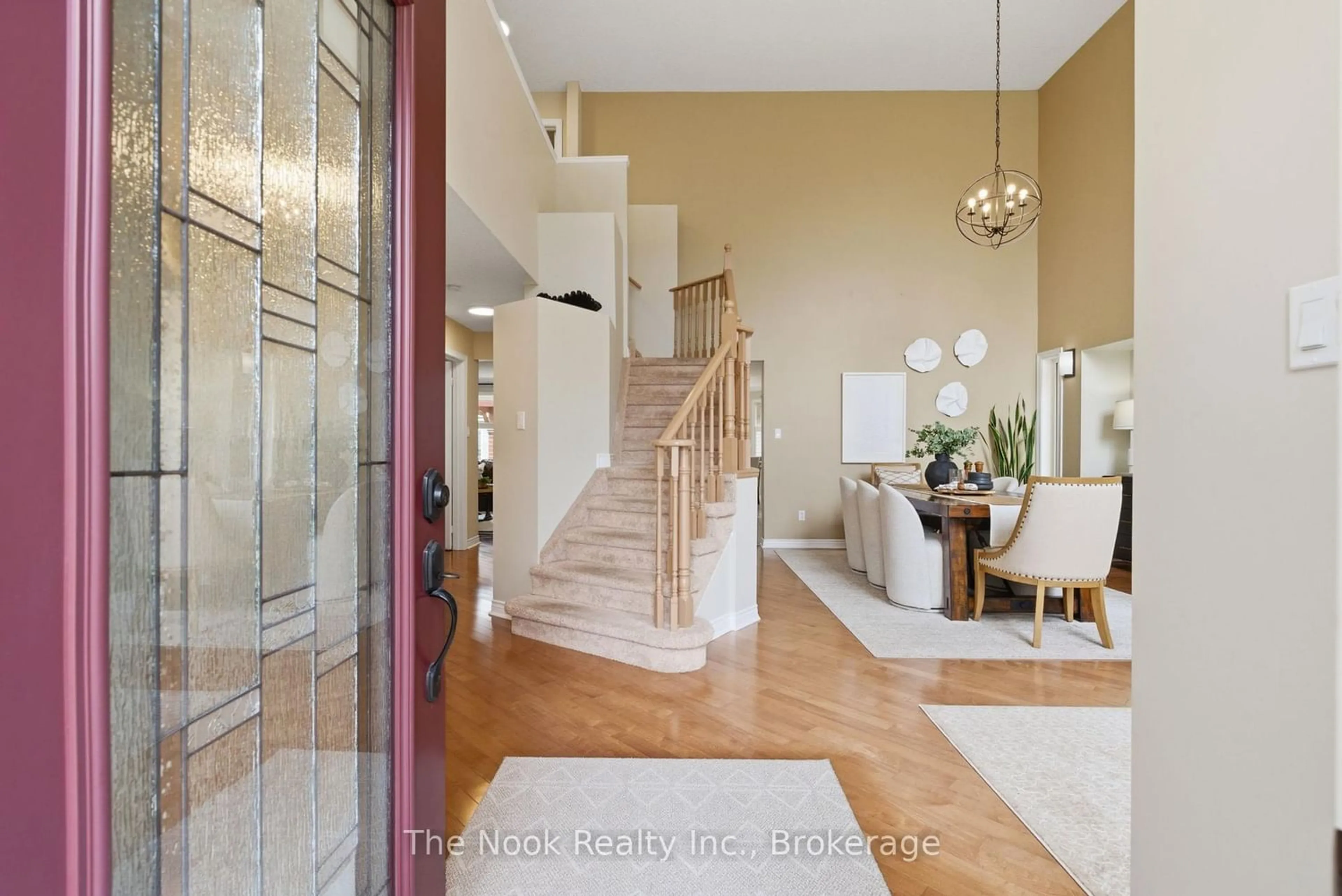 Indoor entryway for 729 Sundance Circ, Oshawa Ontario L1J 8N9