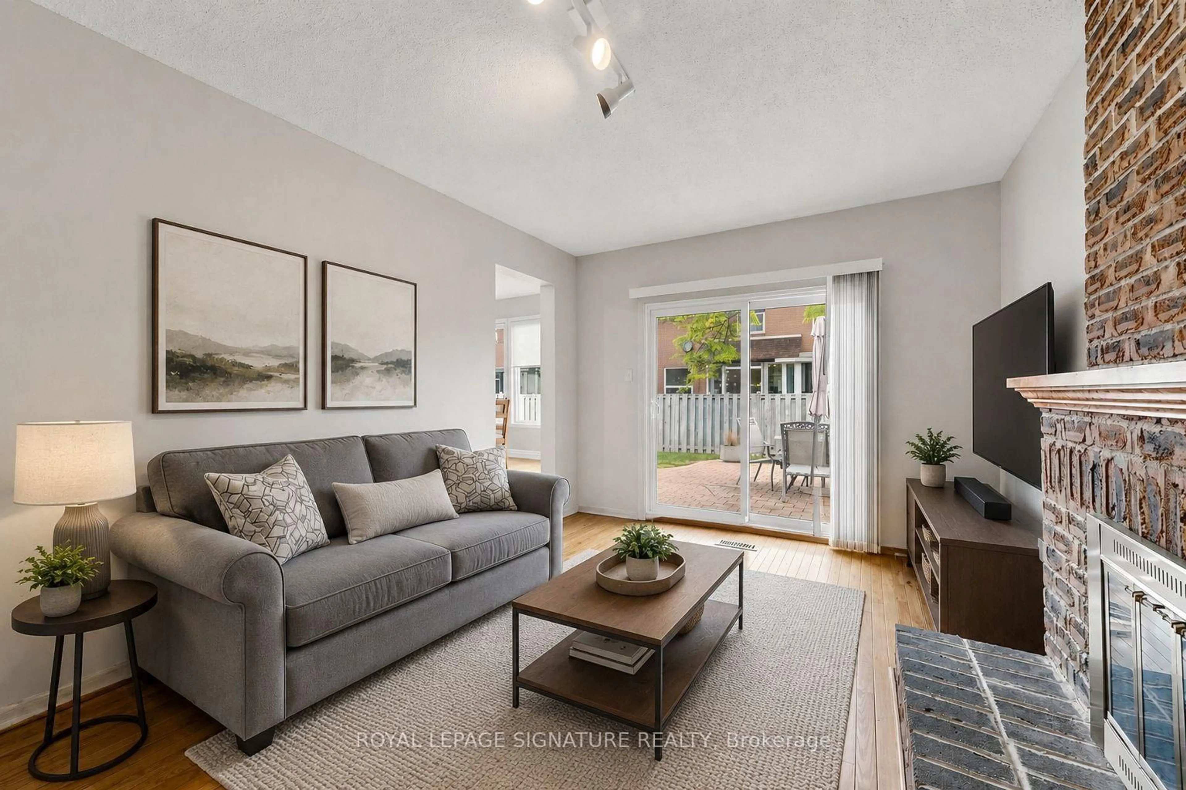 Living room with furniture, unknown for 46 Gaslight Cres, Toronto Ontario M1C 3S8