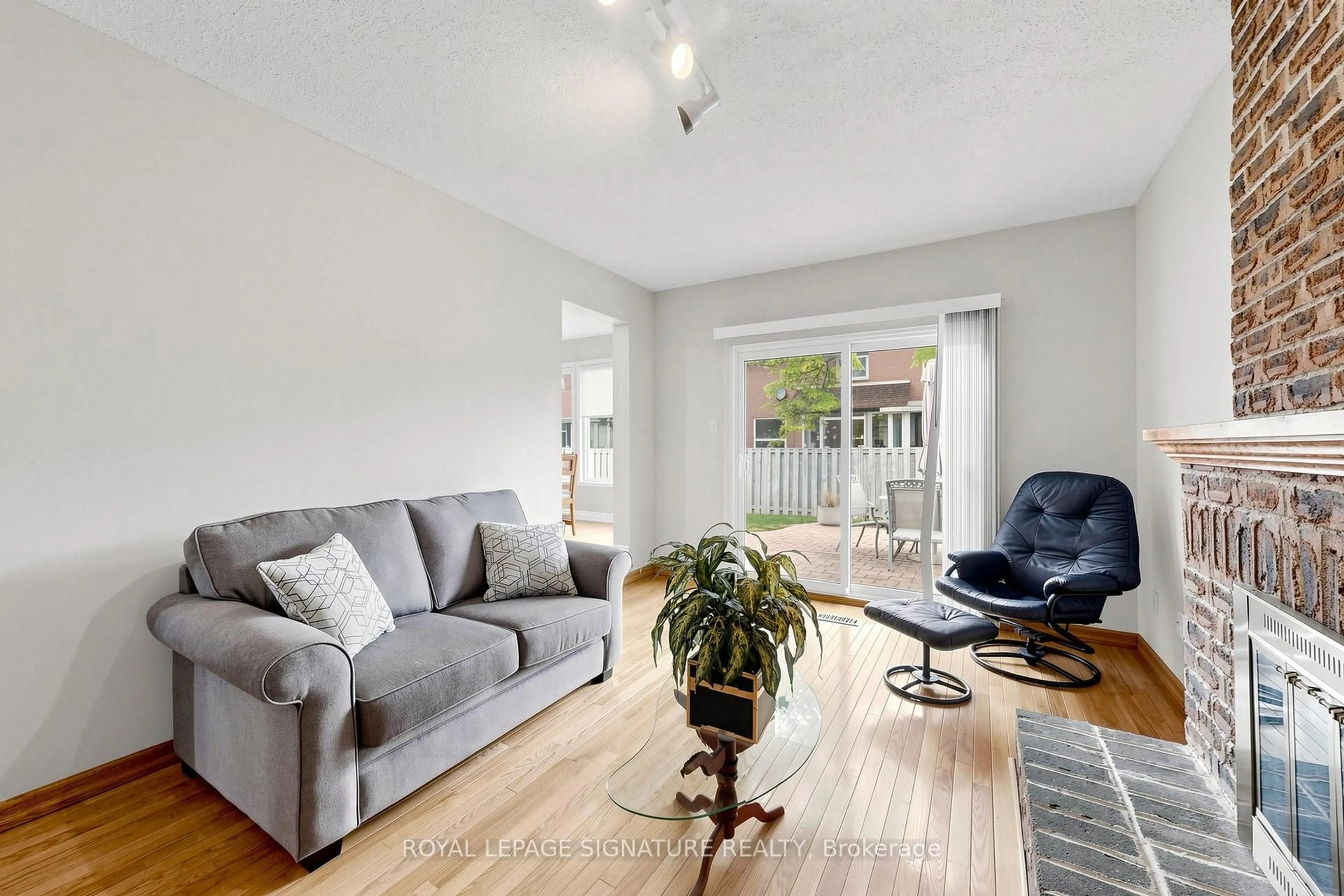 Living room with furniture, unknown for 46 Gaslight Cres, Toronto Ontario M1C 3S8