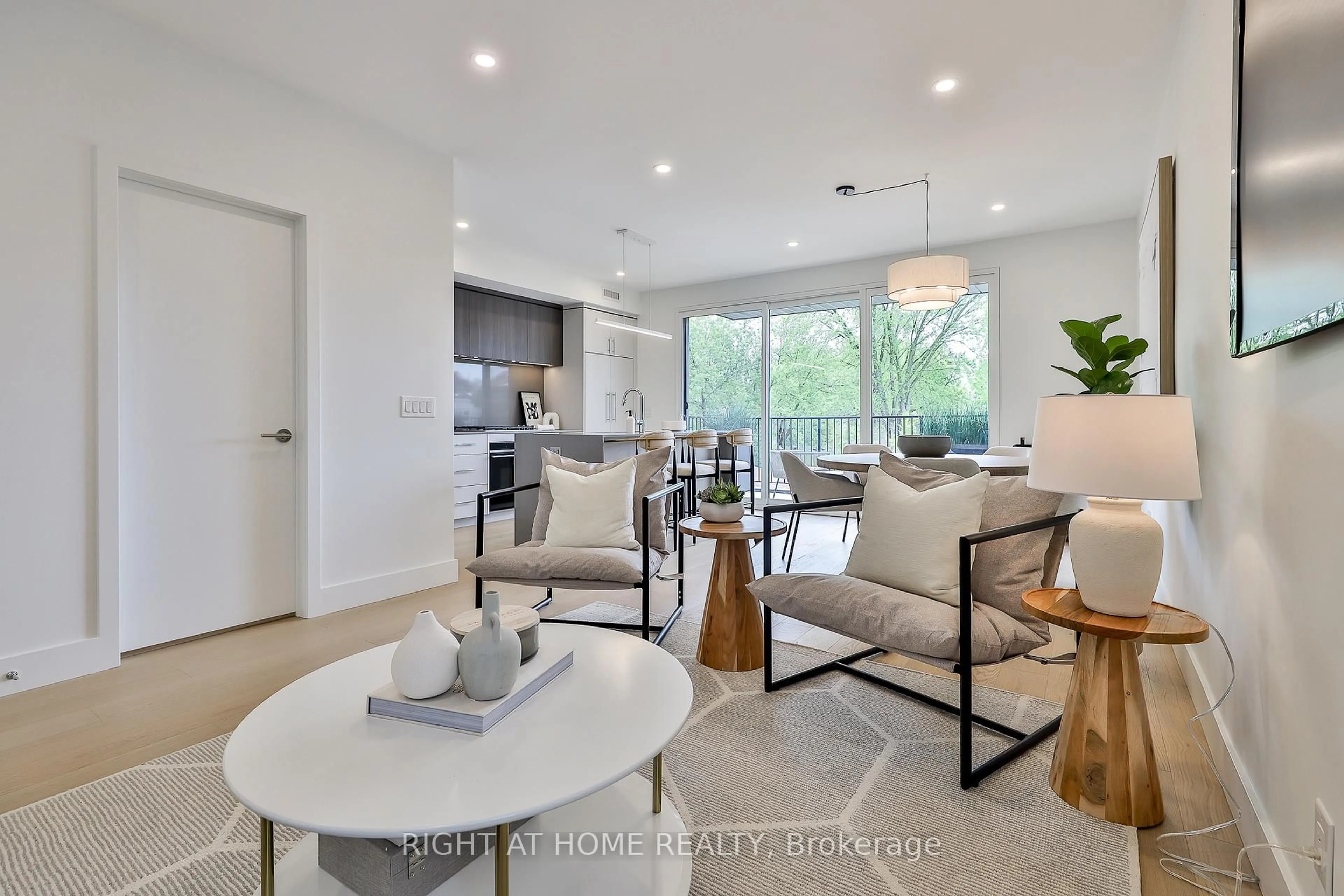 Unknown for 2343 Gerrard St #Centre, Toronto Ontario M4E 2E6