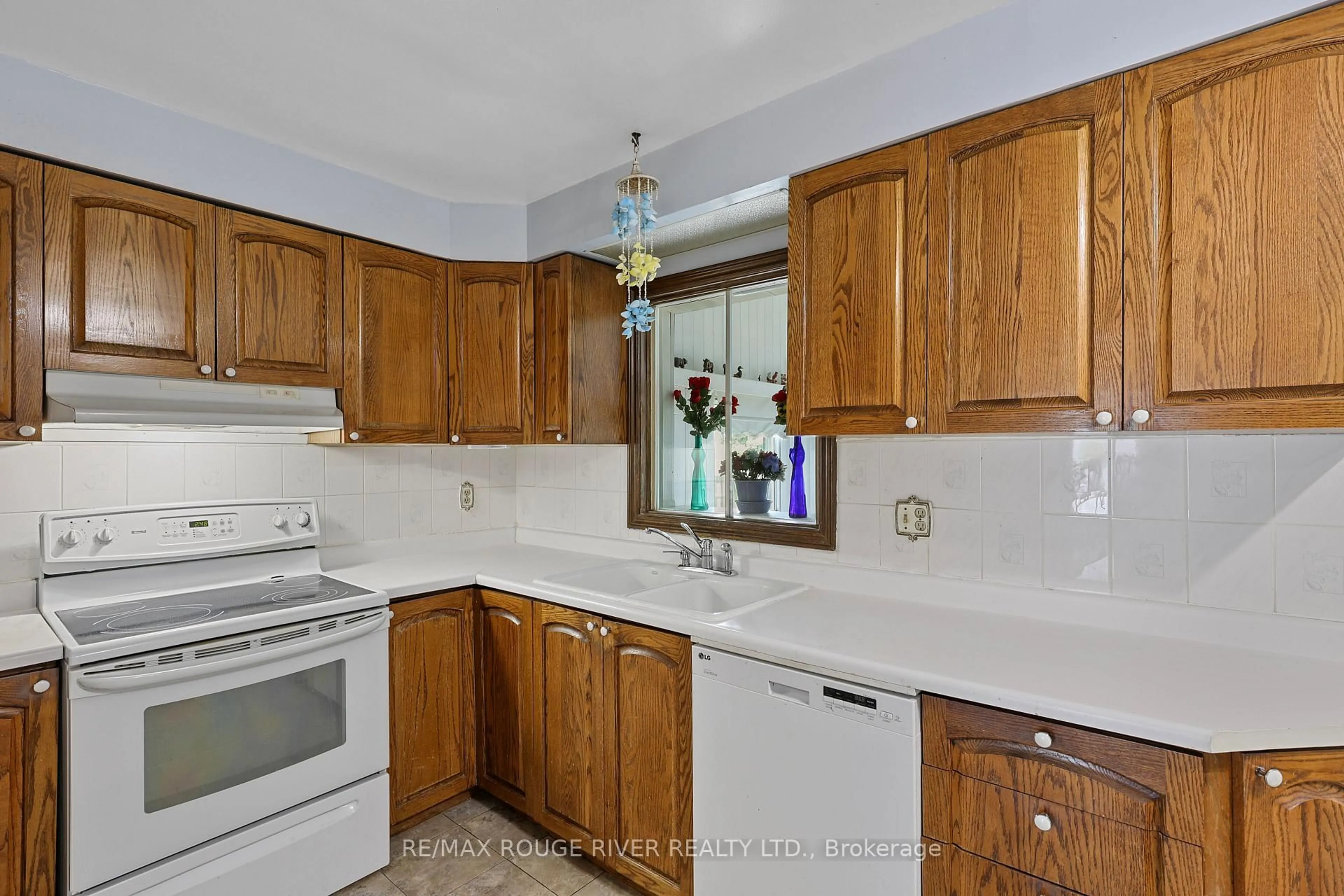 Standard kitchen, ceramic/tile floor for 64 Burden Cres, Ajax Ontario L1S 3T8