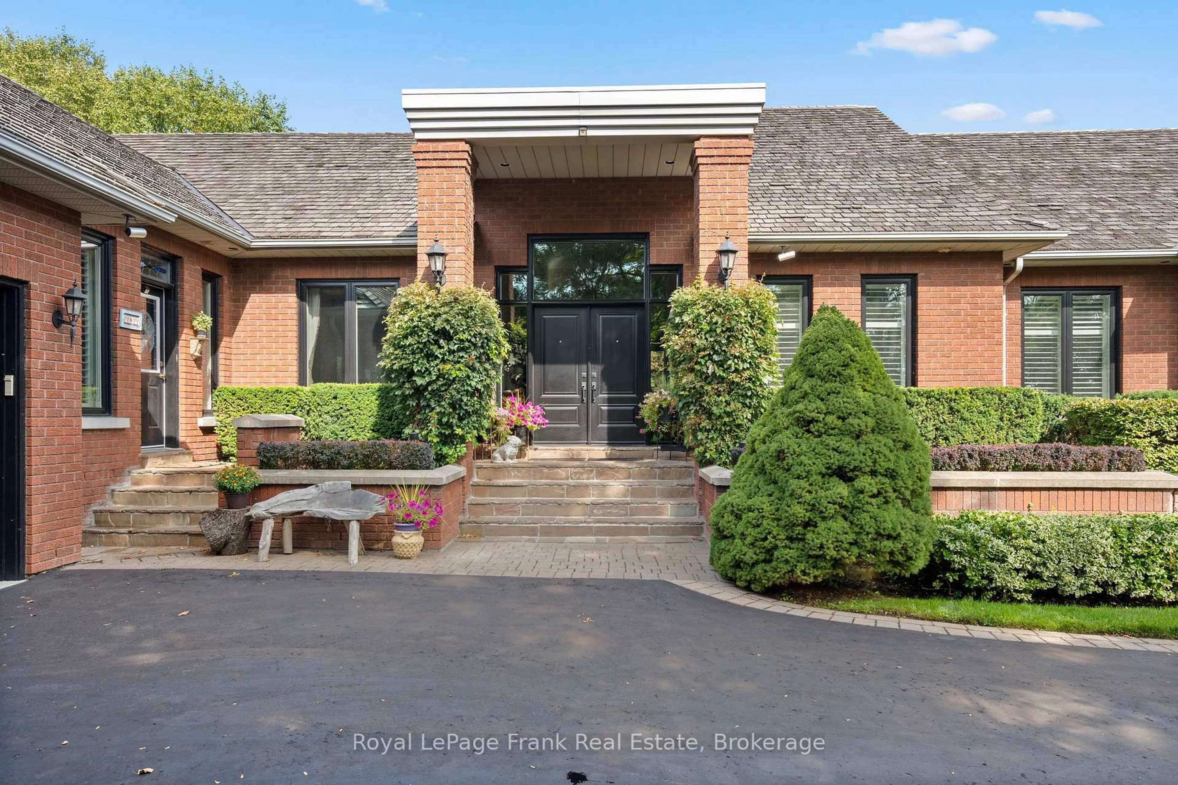 Indoor foyer for 8 Buggey Lane, Ajax Ontario L1Z 1X4