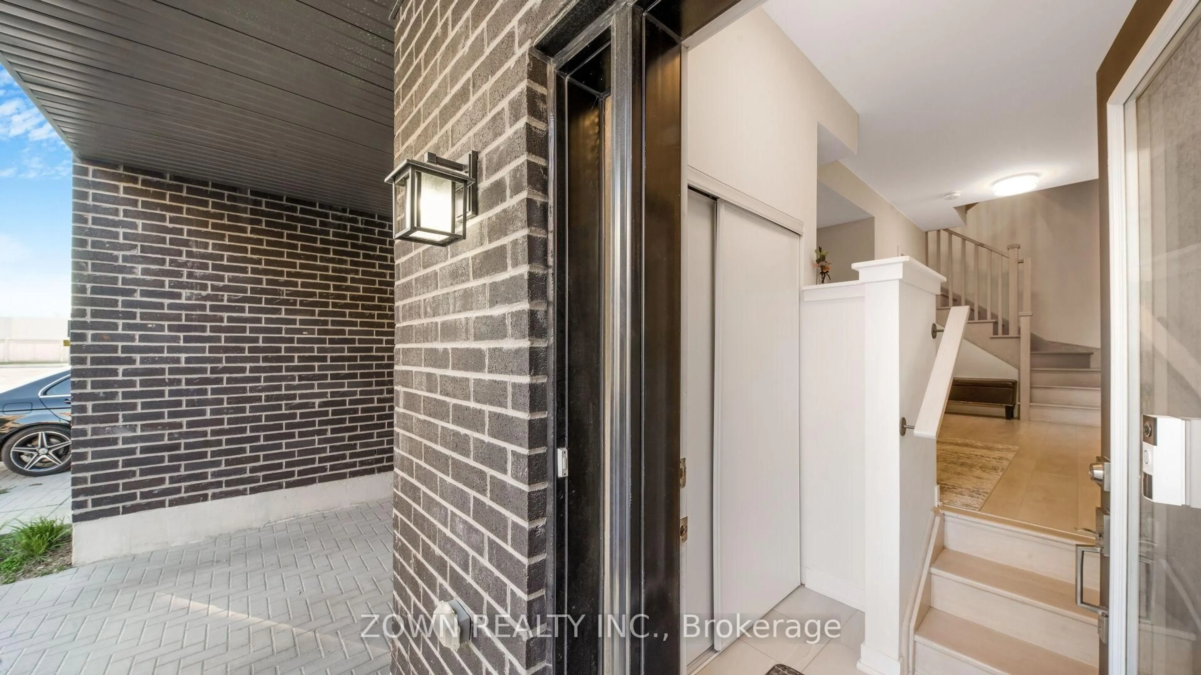 Indoor entryway for 1865 PICKERING Pkwy #1502, Pickering Ontario L1V 0H2