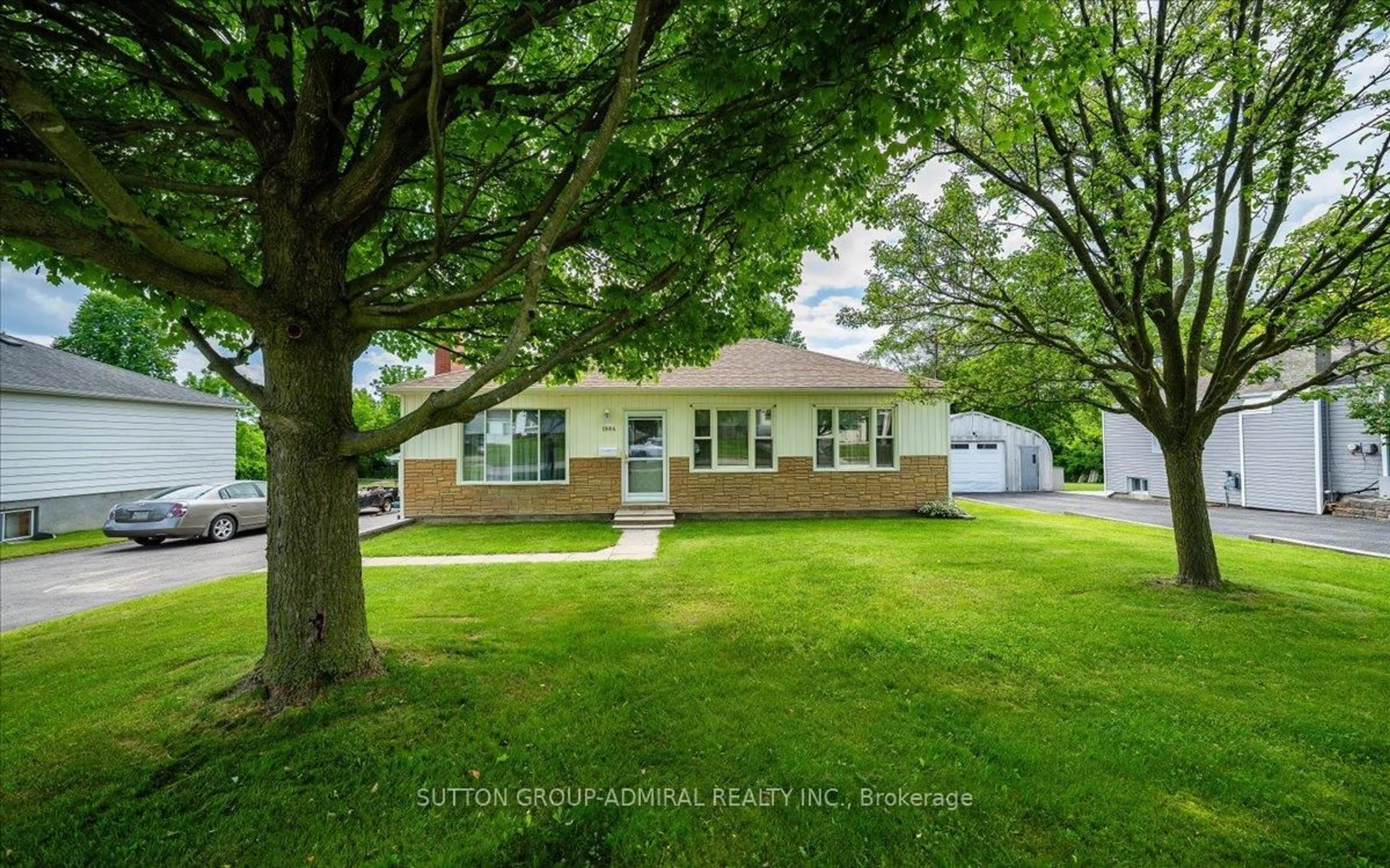 Home with vinyl exterior material, street for 1984 Glendale Dr, Pickering Ontario L1V 1V7