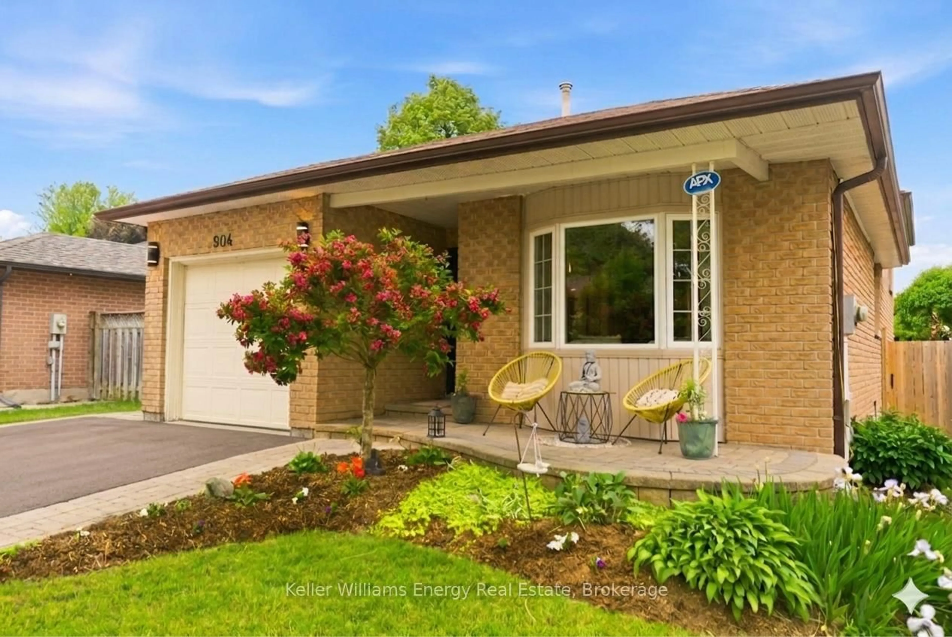 Home with brick exterior material, street for 904 Southgate Dr, Oshawa Ontario L1H 7Z9