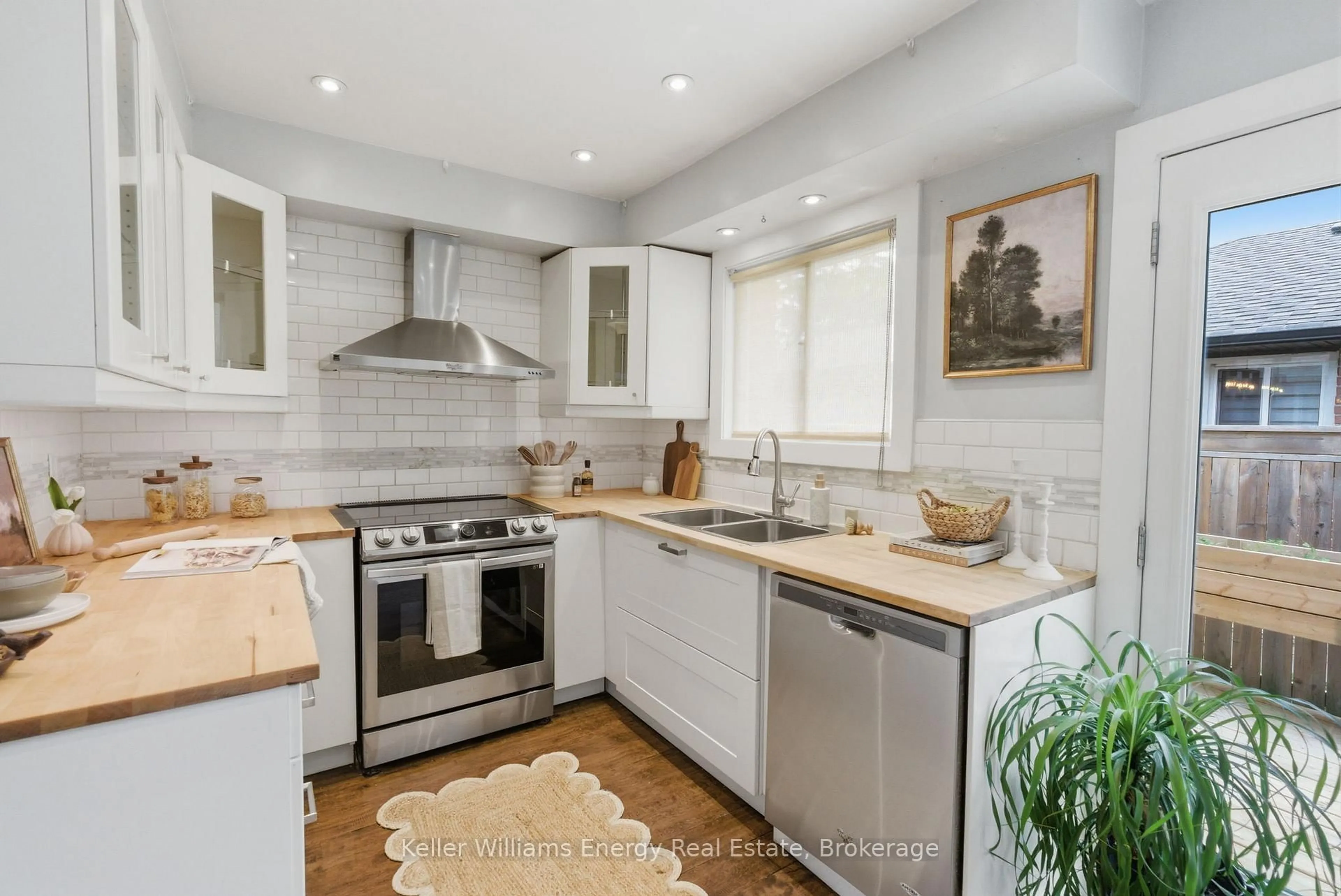 Open concept kitchen, unknown for 904 Southgate Dr, Oshawa Ontario L1H 7Z9