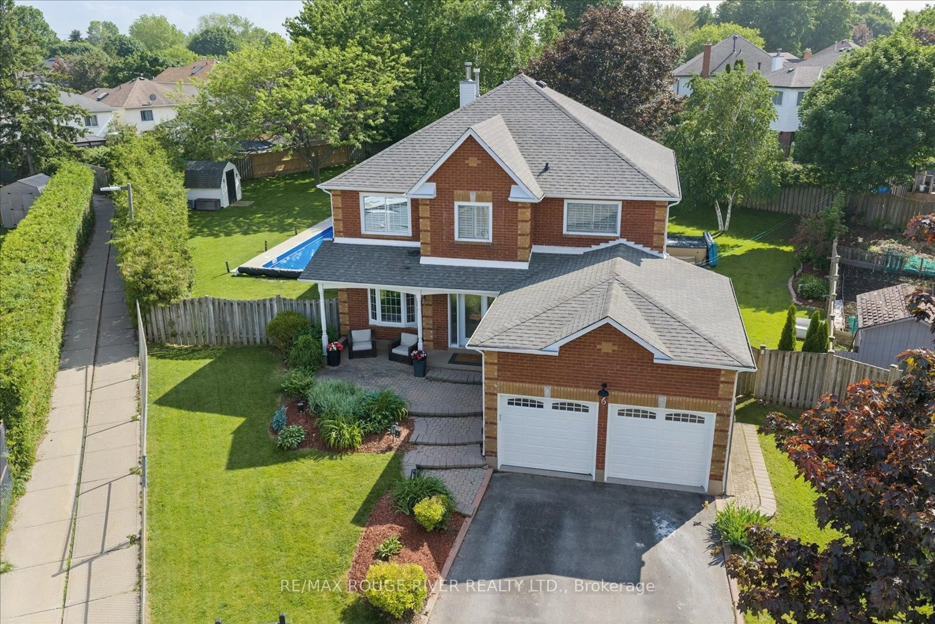 A pic from outside/outdoor area/front of a property/back of a property/a pic from drone, street for 6 Snowden Crt, Clarington Ontario L1B 1E7
