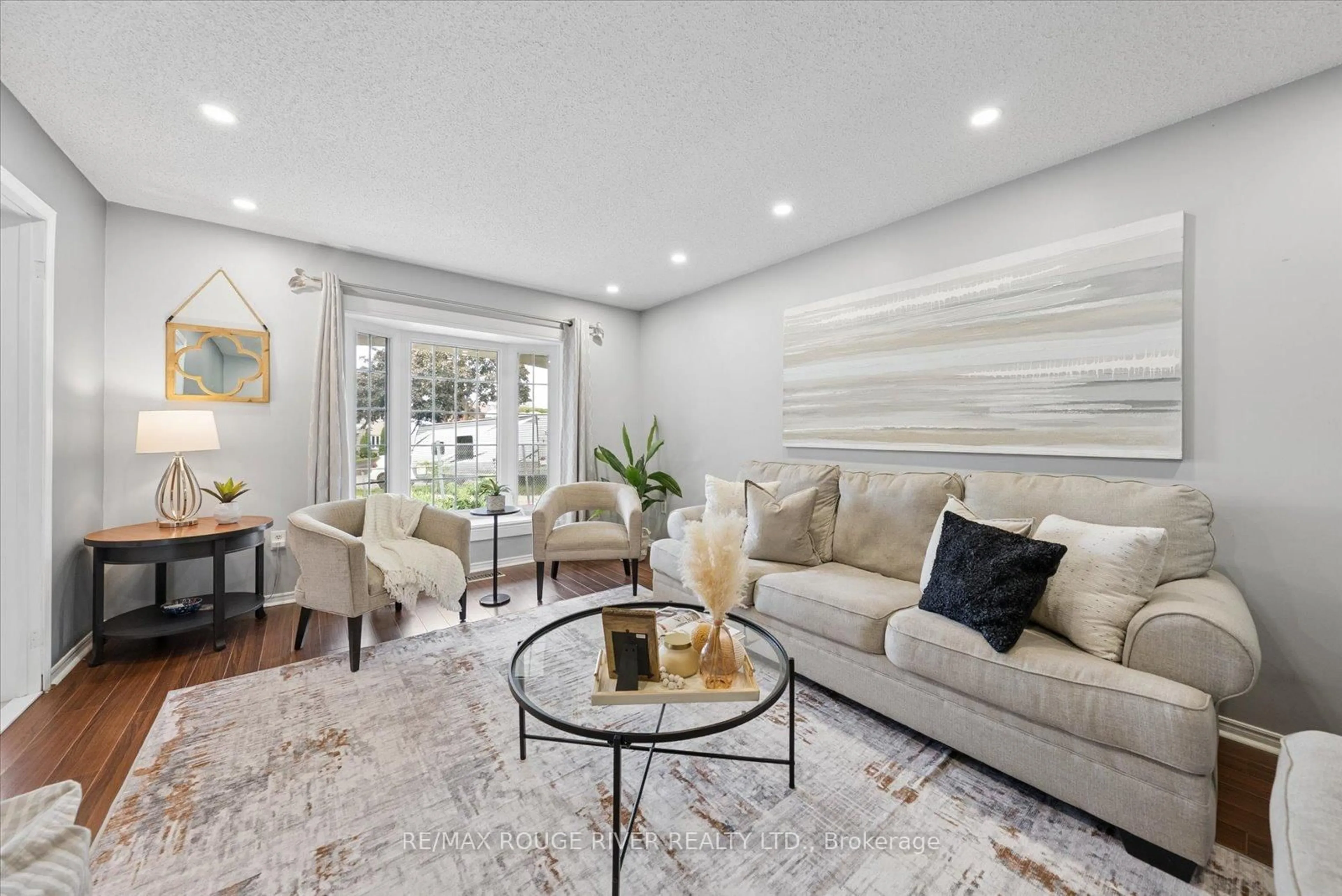 Living room with furniture, unknown for 6 Snowden Crt, Clarington Ontario L1B 1E7