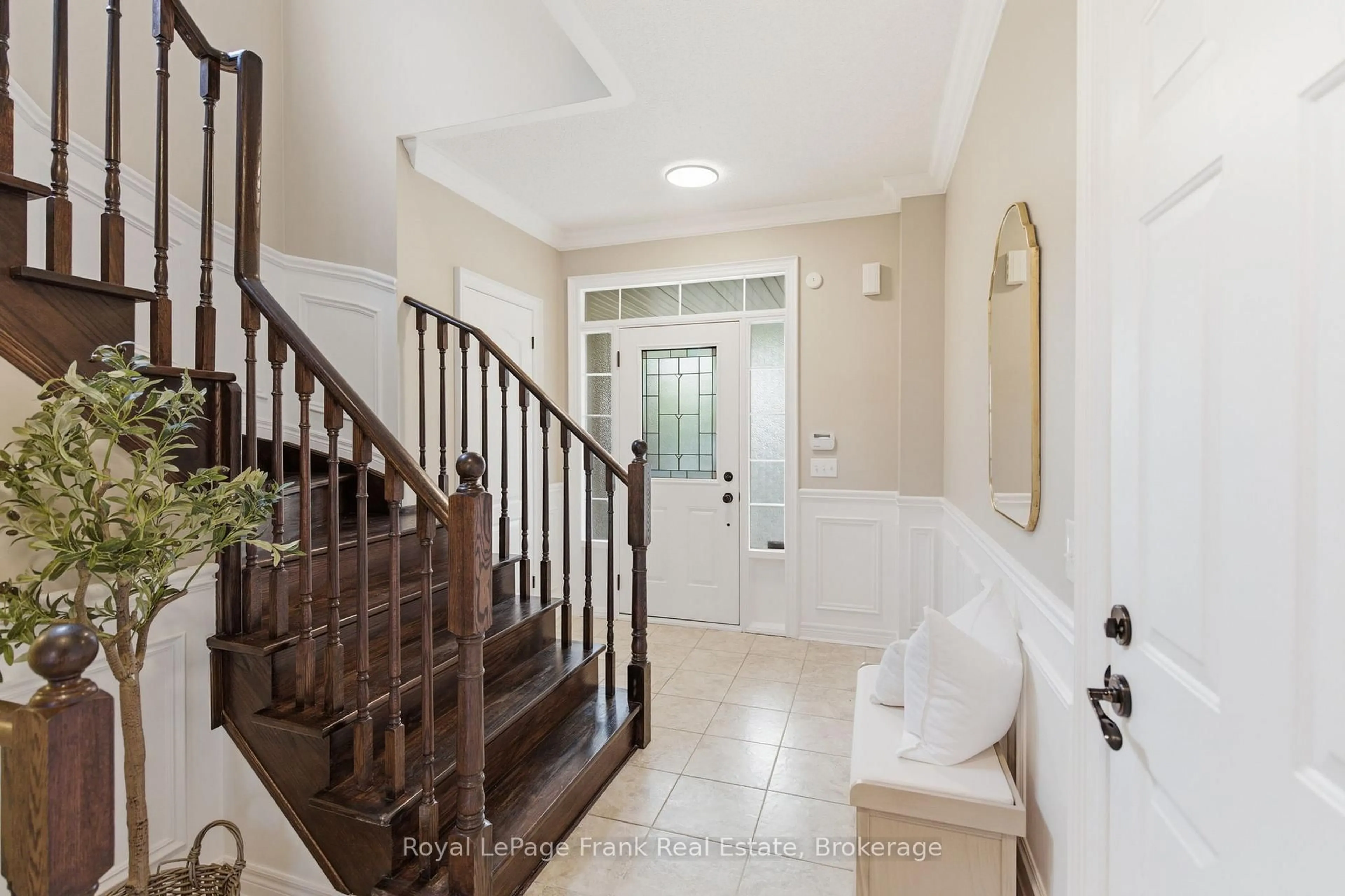 Indoor foyer for 170 Harbourside Dr, Whitby Ontario L1N 0H6