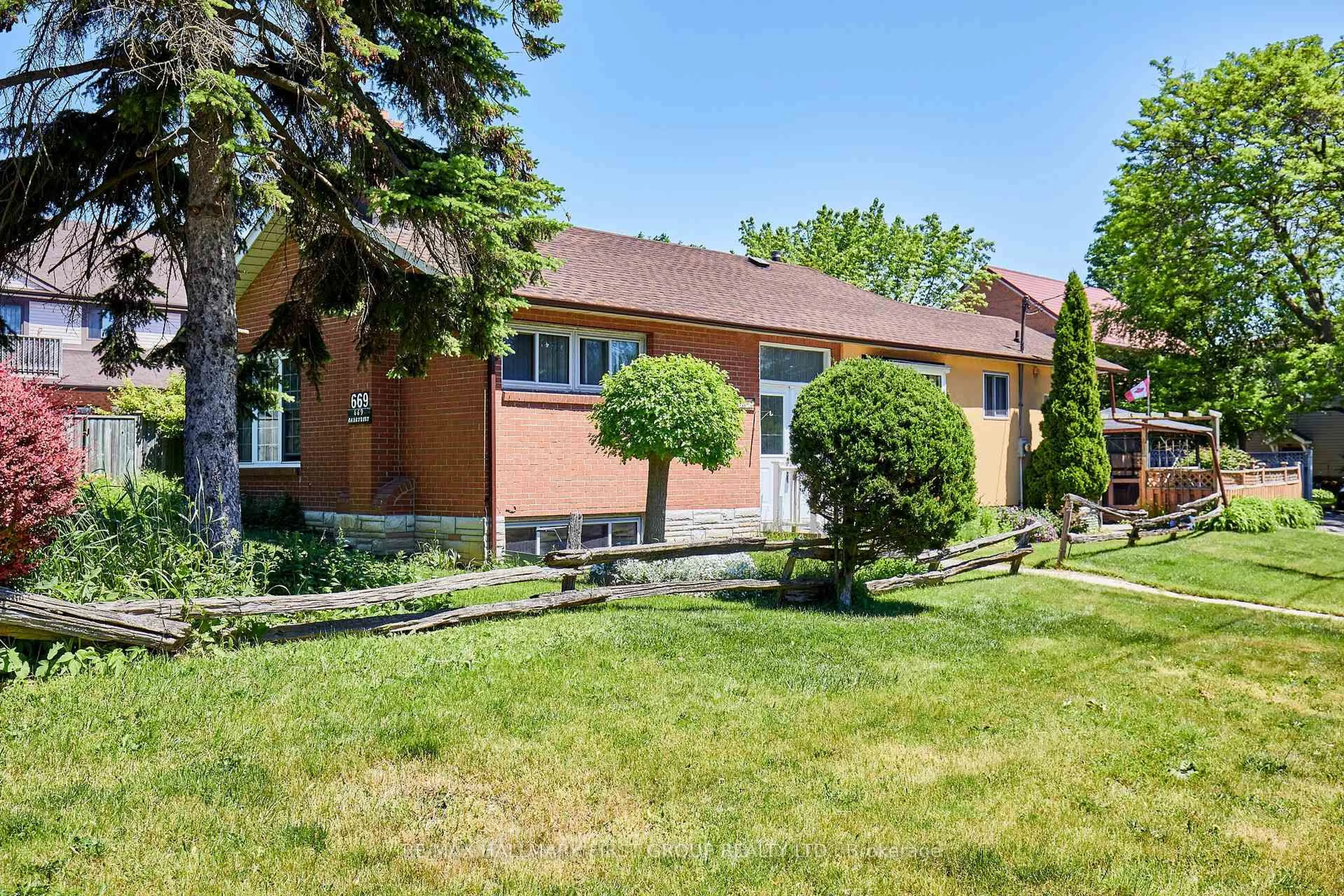 Unknown for 669 Marksbury Rd, Pickering Ontario L1W 2T3