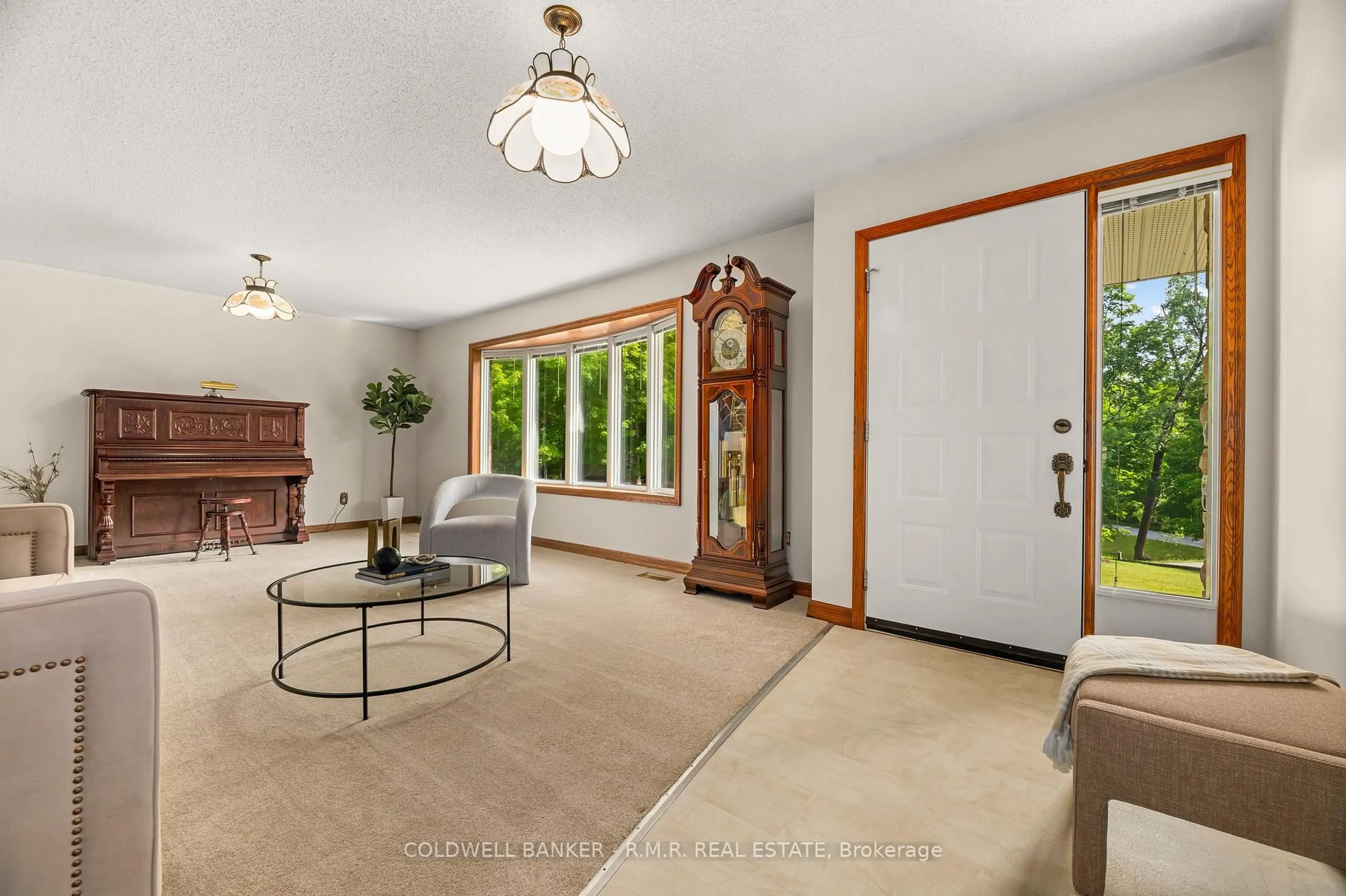 Indoor foyer for 8754 Langstaff Rd, Clarington Ontario L0A 1E0