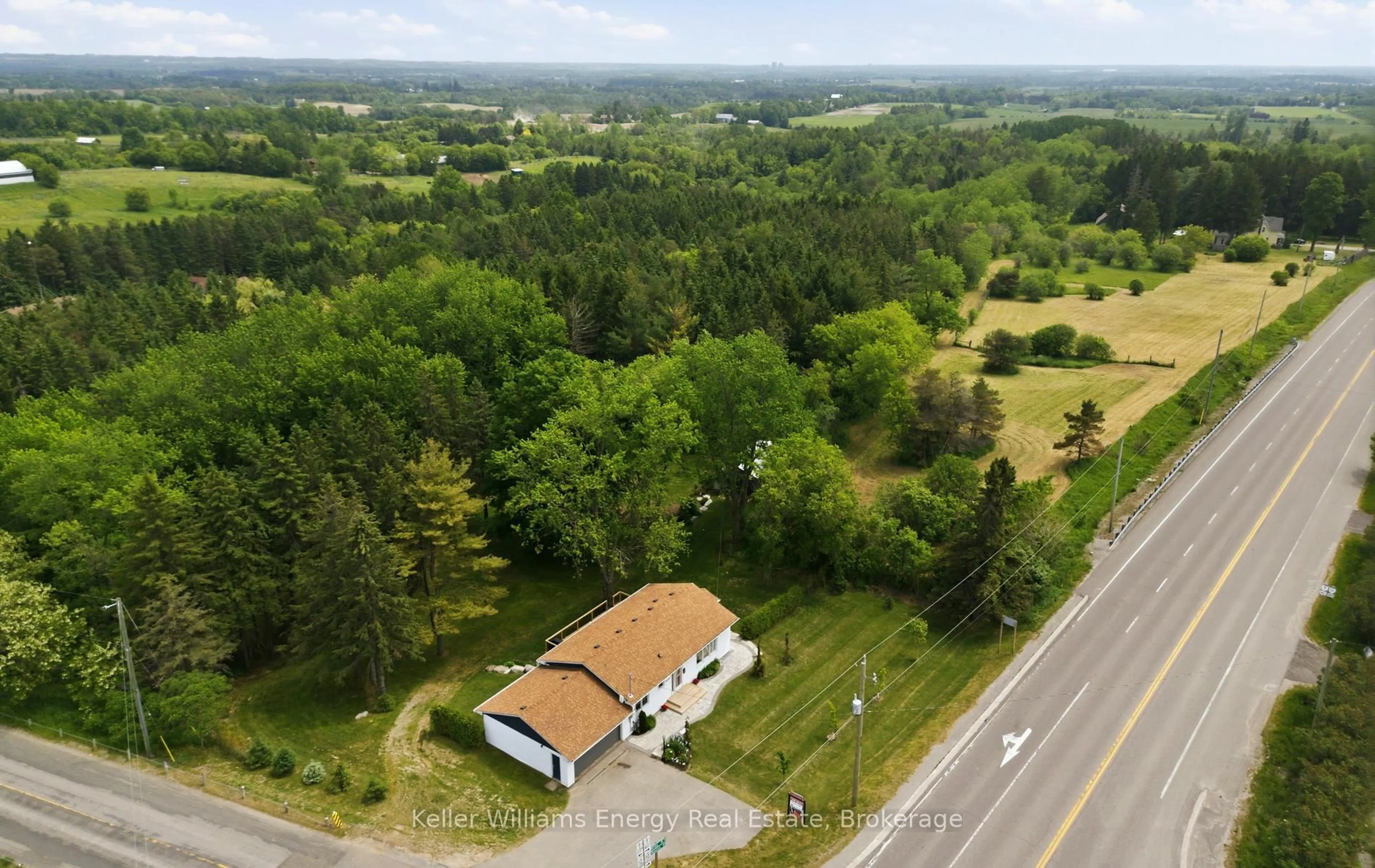 A pic from outside/outdoor area/front of a property/back of a property/a pic from drone, unknown for 9965 Baldwin St, Whitby Ontario L0B 1A0