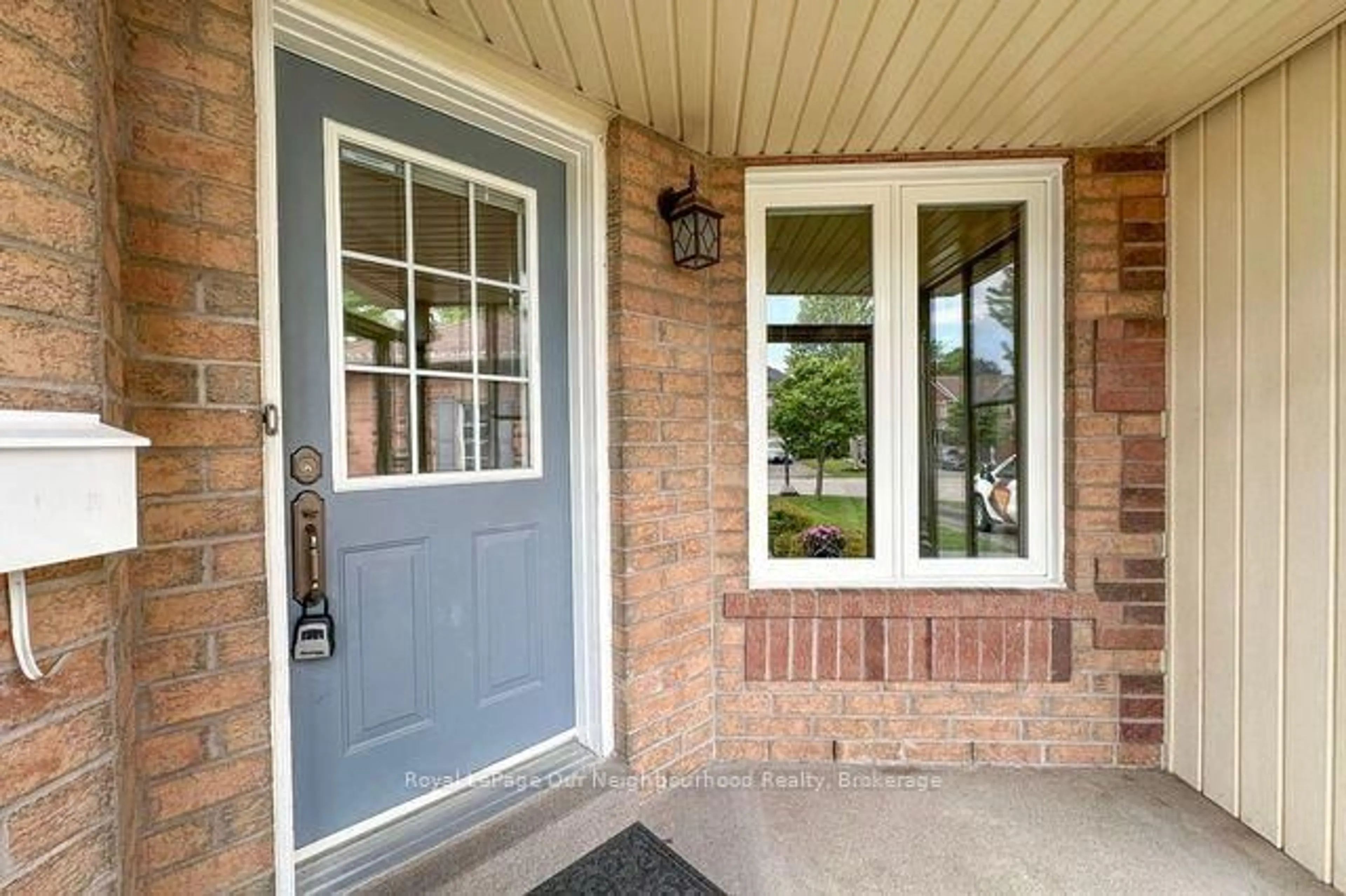 Unknown for 18 Threadgold Crt, Whitby Ontario L1P 1L9
